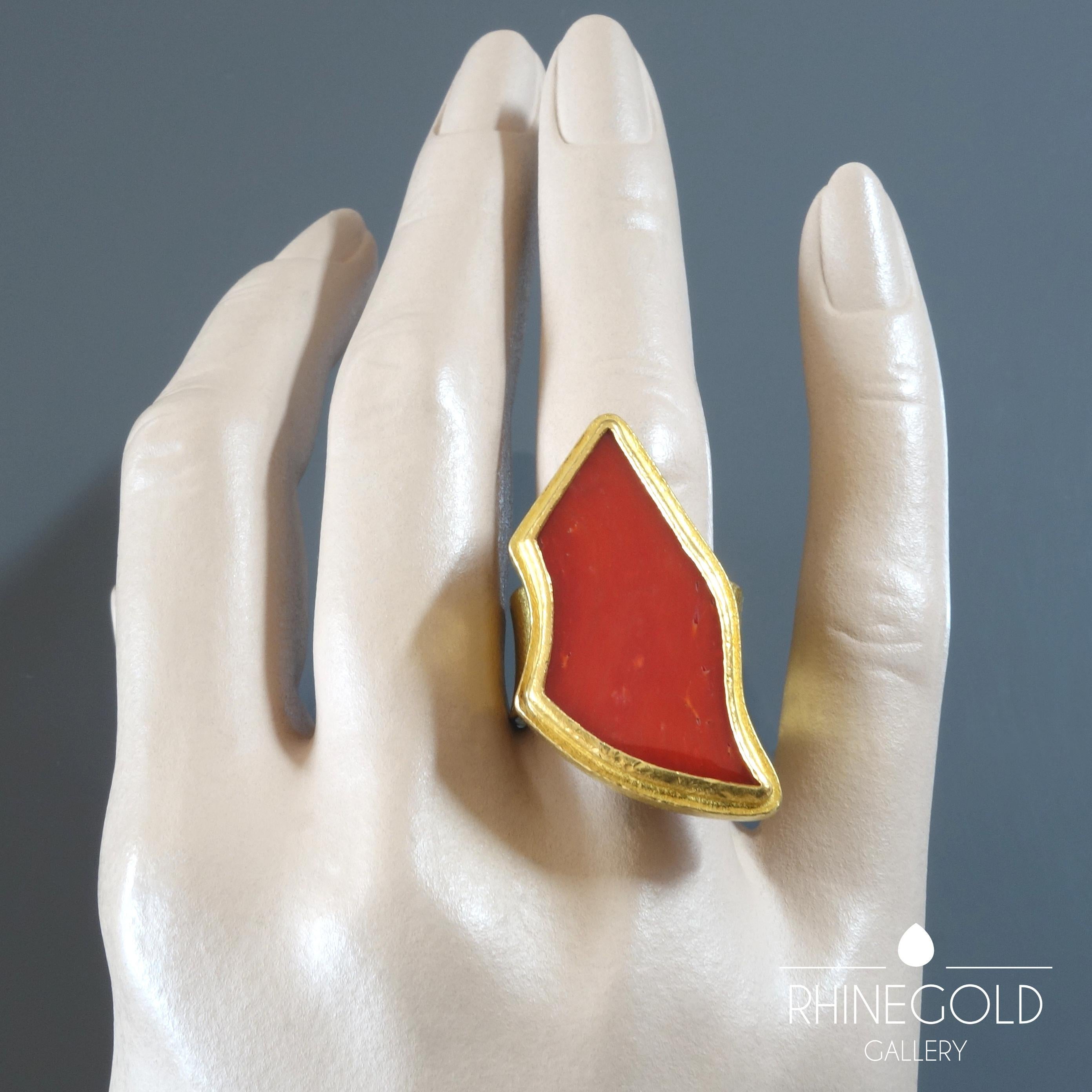 1990s Postmodernist Freeform Coral Gold Cocktail Ring In Good Condition For Sale In Dusseldorf, NRW