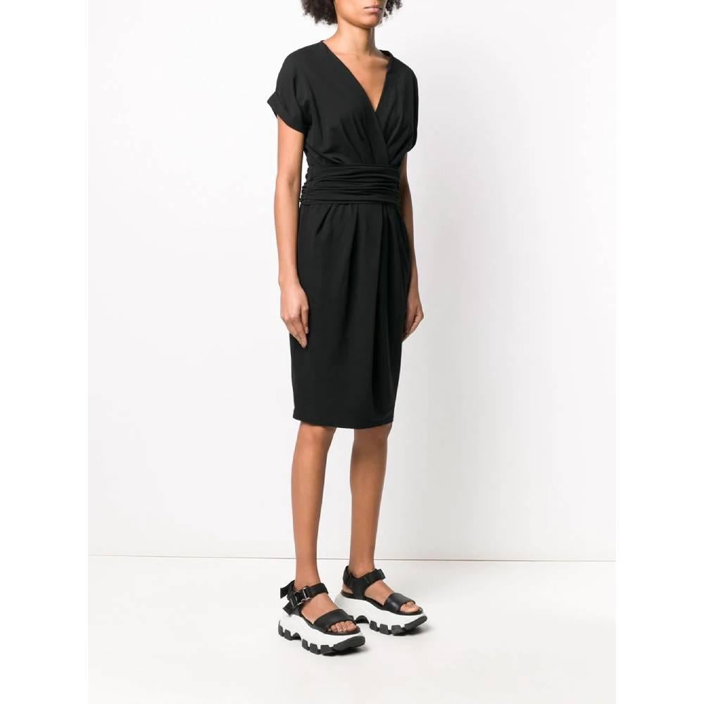 Prada dress in black cotton blend. V-neck model with decorative front drape at the waist, short sleeves and knee length
Years: 90s

Made in Italy

Size: 40 IT 

Linear measures:

Lenght: 103 cm
Bust: 42 cm 
Waist: 36 cm 
Shoulders: 40 cm
Sleeves: 16