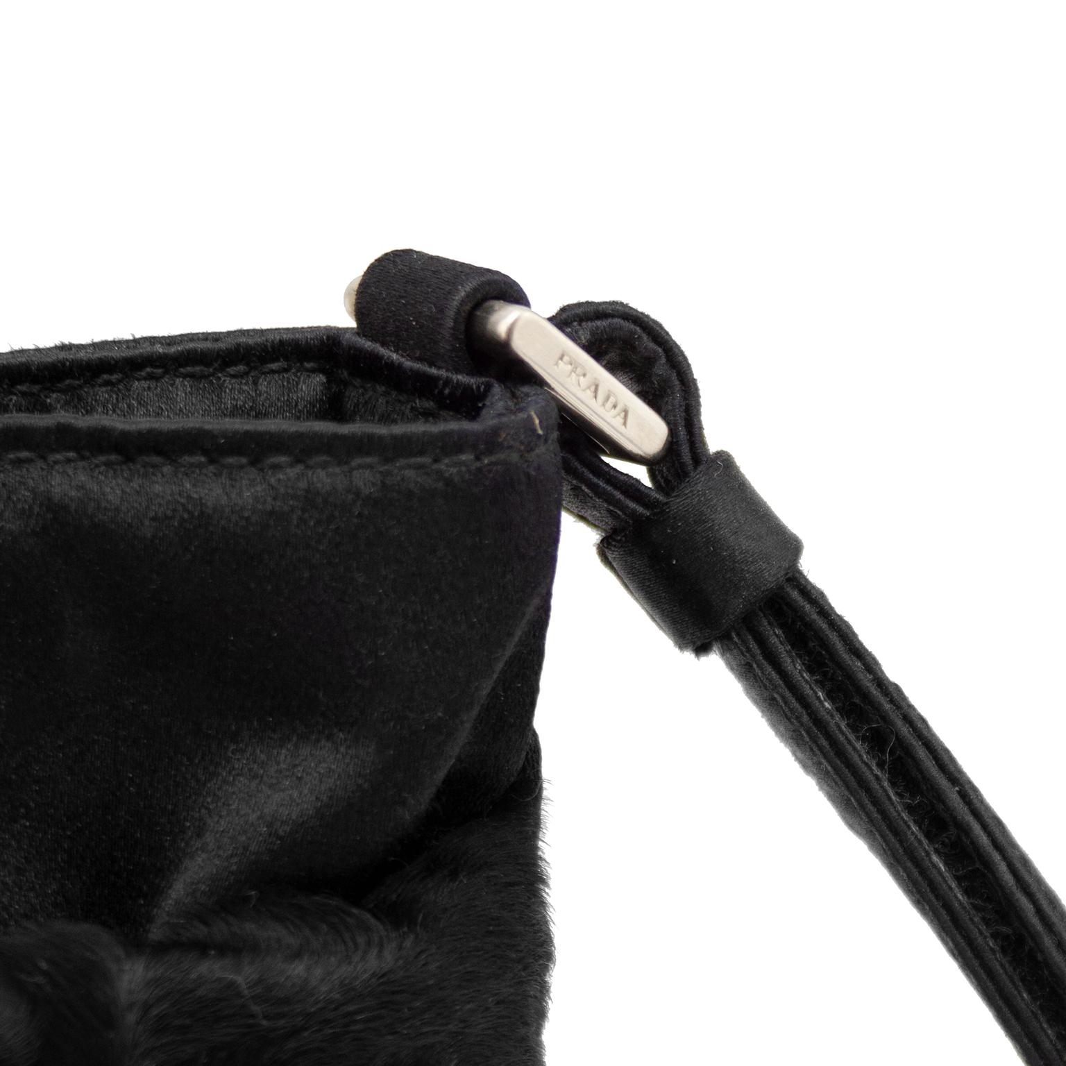 1990 Prada - Mini sac à bandoulière en satin noir et poils de poney  Bon état - En vente à Toronto, Ontario