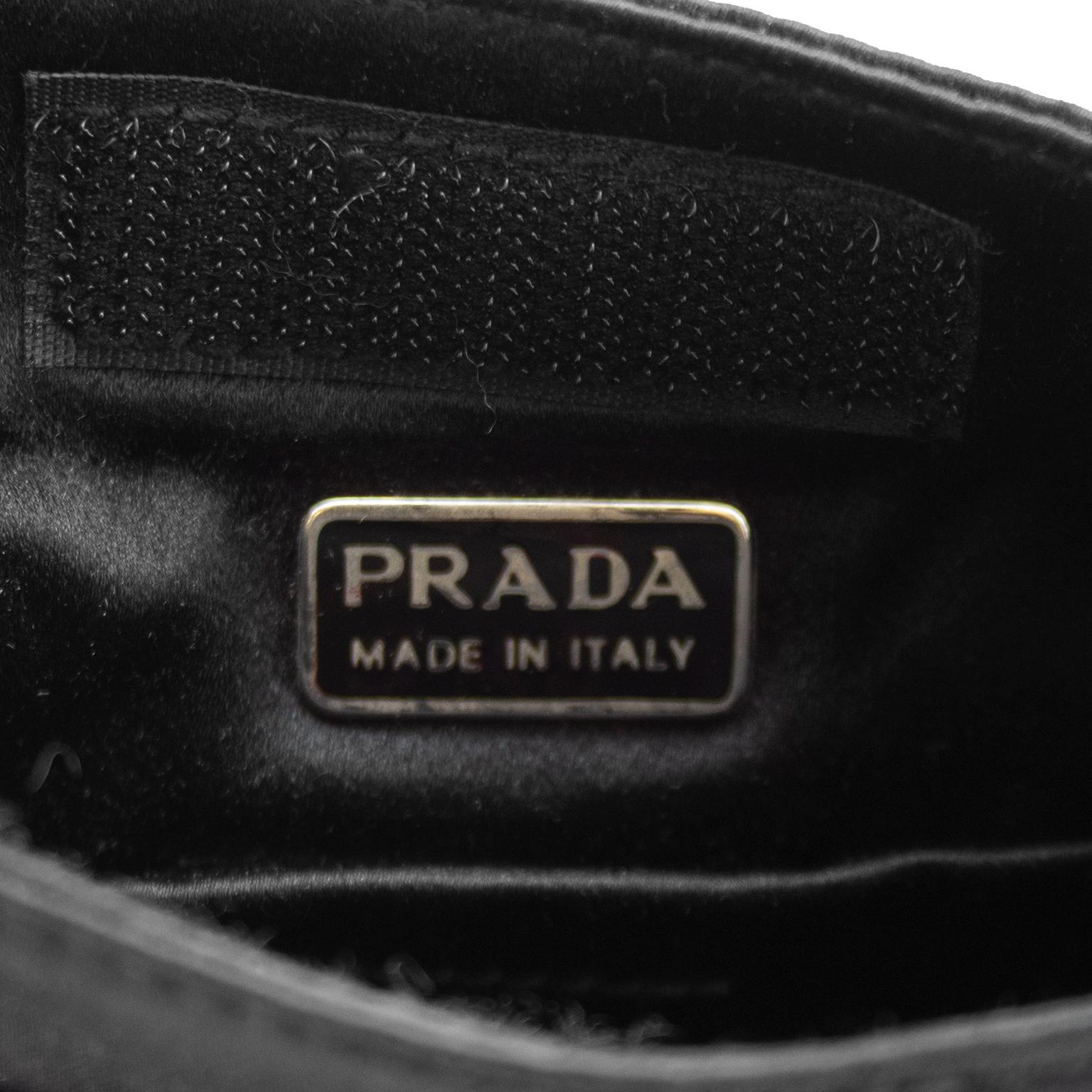 1990 Prada - Mini sac à bandoulière en satin noir et poils de poney  Unisexe en vente