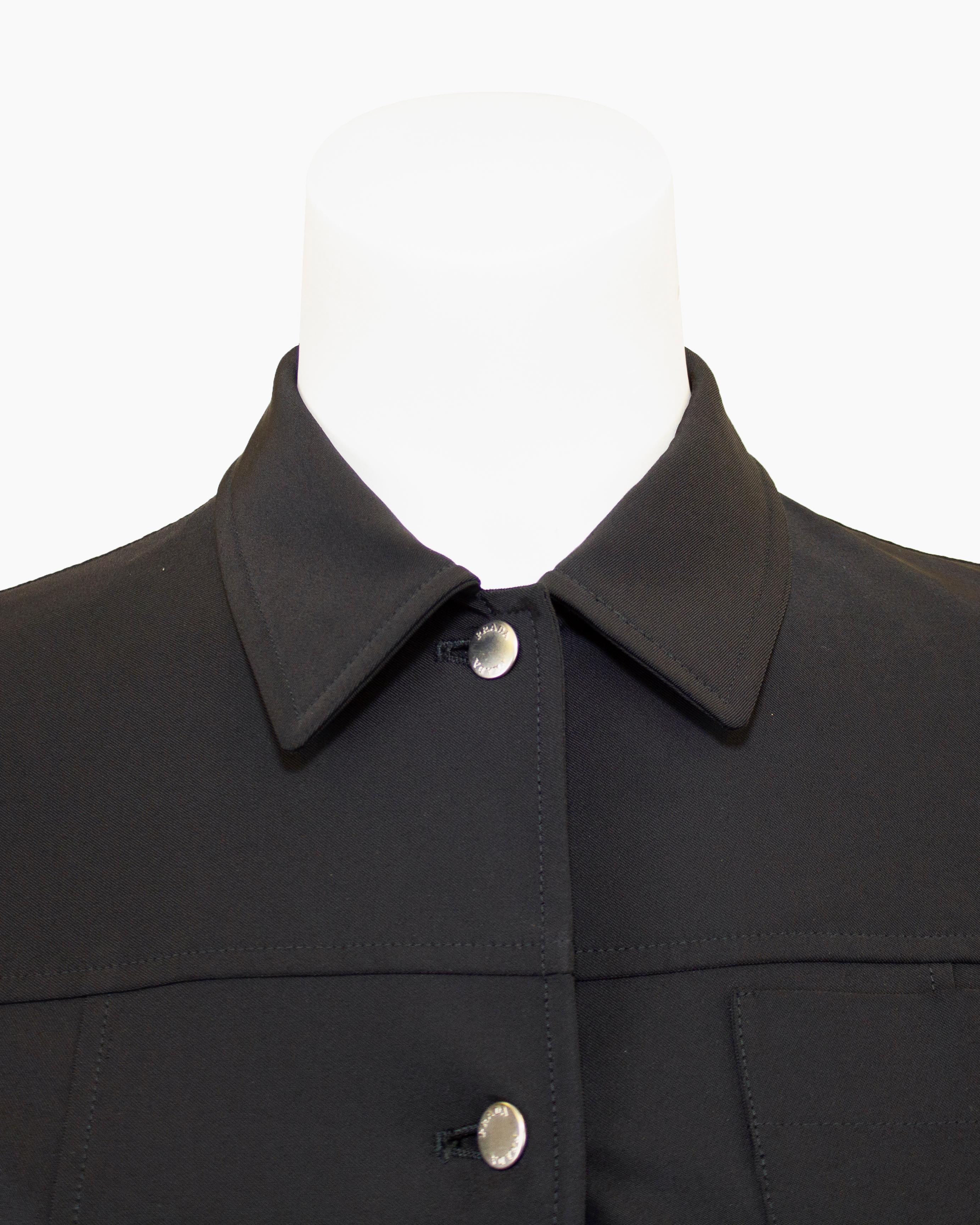 1990 - Chemise noire Prada avec ceinture en cuir verni noir Pour femmes en vente