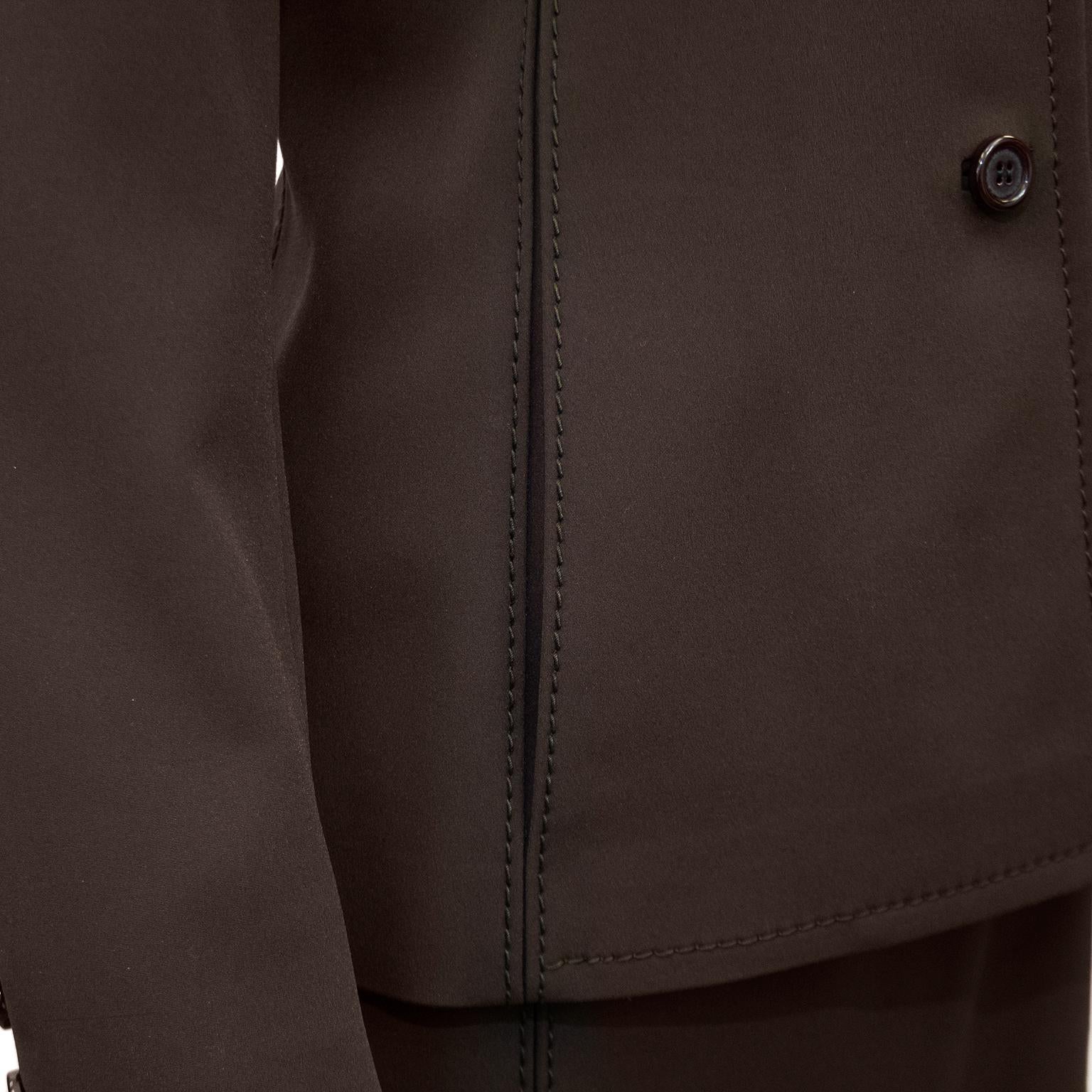 Prada - Tailleur jupe en tissu Techno marron, années 1990  en vente 1