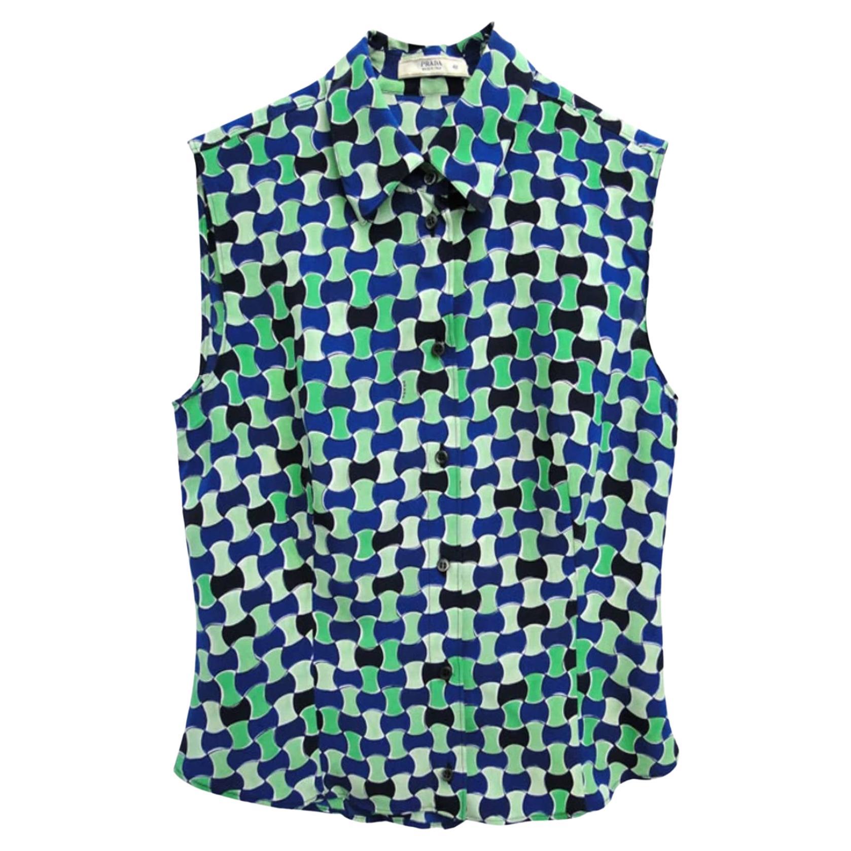 1990er Prada Geometrisches mehrfarbiges ärmelloses Seidenhemd im Angebot
