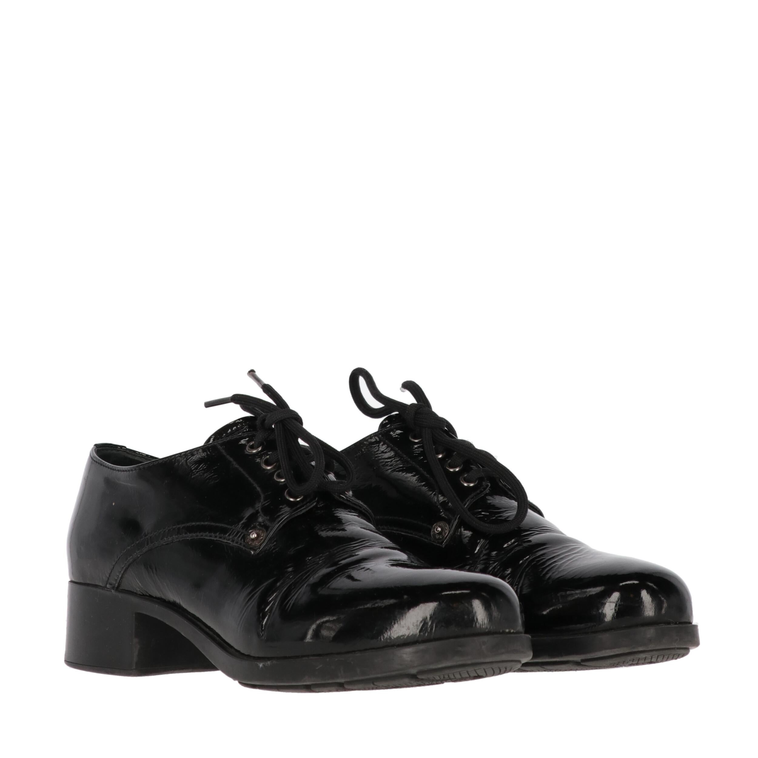 1990s Prada Leather Lace-up Shoes In Good Condition In Lugo (RA), IT