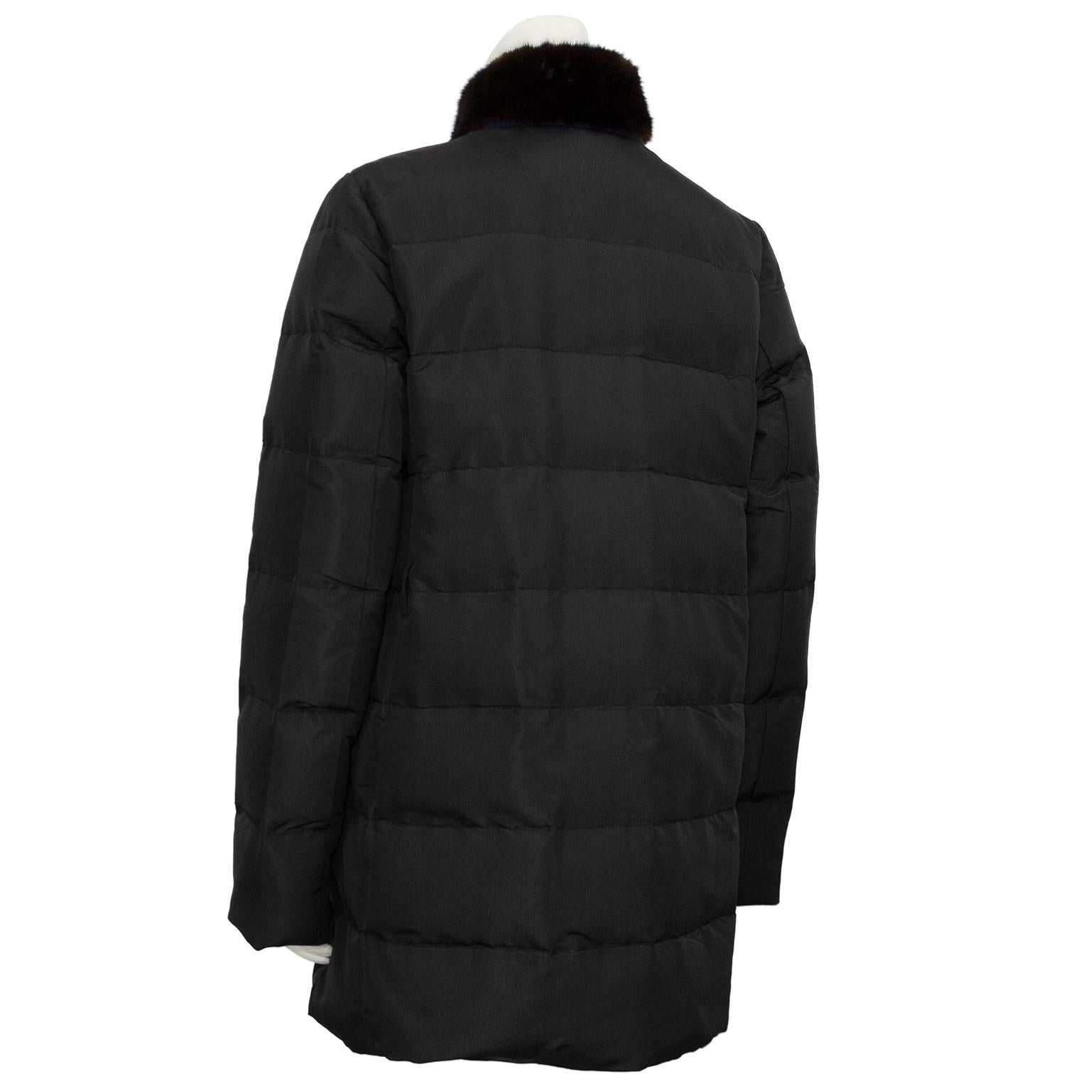 Noir Prada - Manteau matelassé en nylon avec col en vison, années 1990  en vente