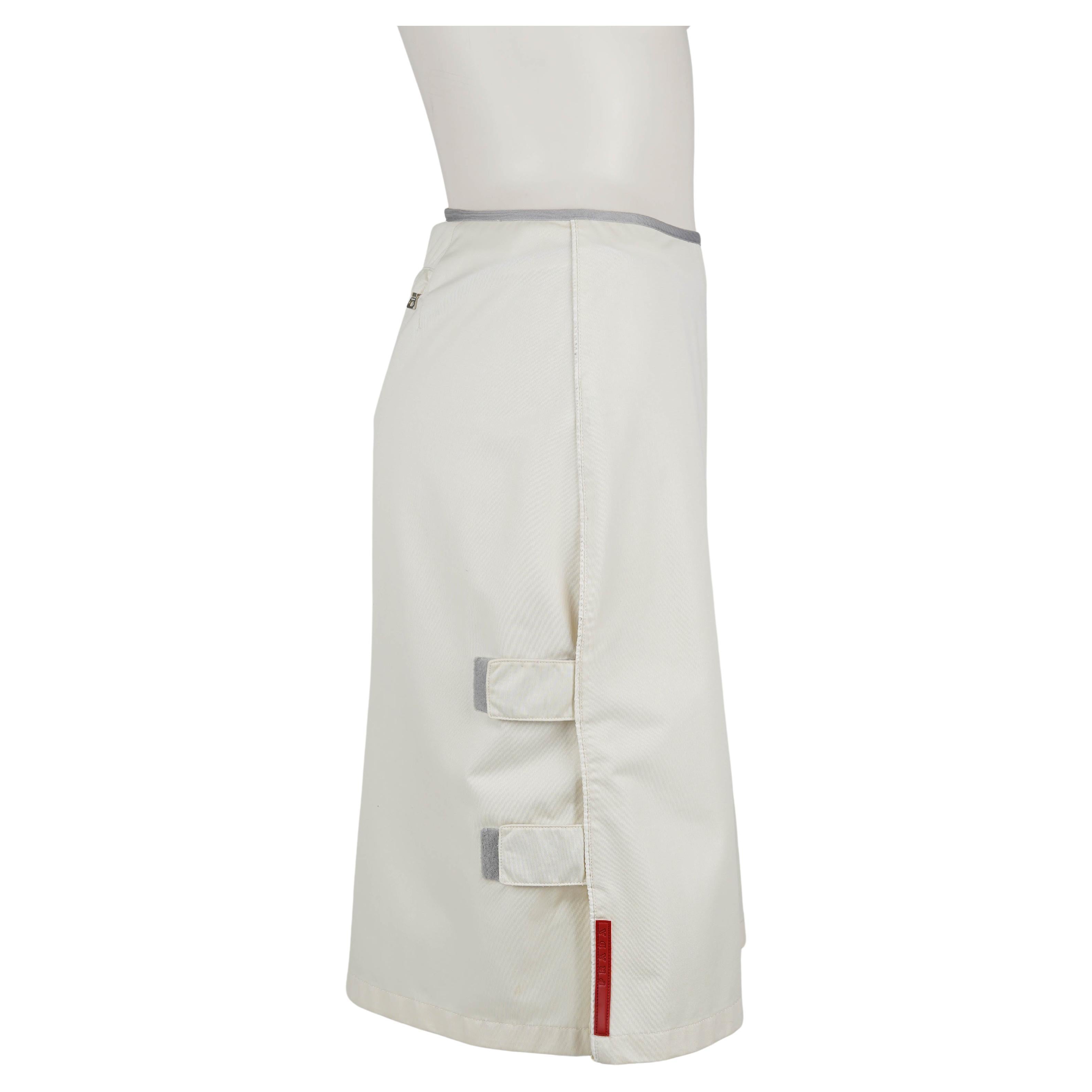 Falda de nailon técnico Prada Sport Off-White de los años 90 - IT 40 en Bueno estado para la venta en Berlin, DE