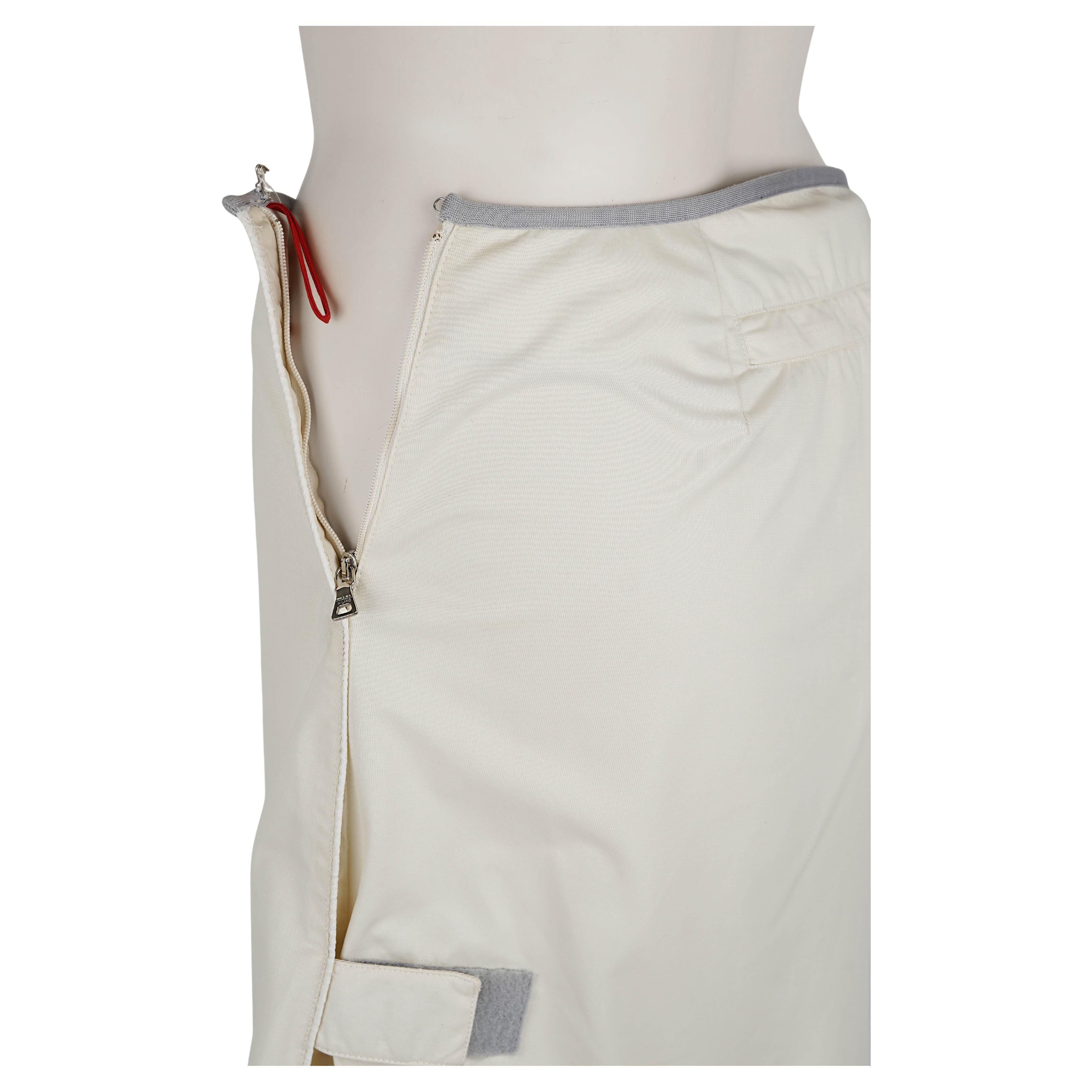 Falda de nailon técnico Prada Sport Off-White de los años 90 - IT 40 en venta 1