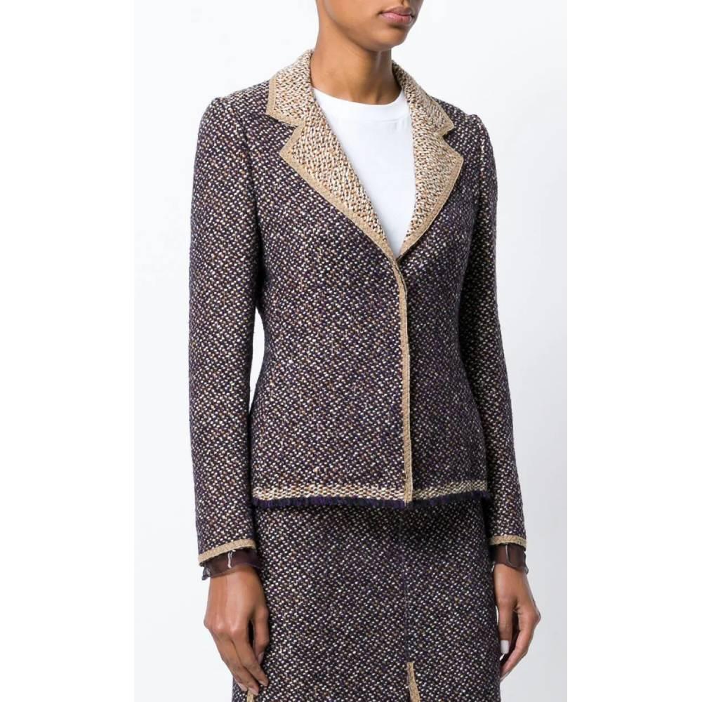 Prada tweed jacket in virgin wool in shades of purple, beige, black and white. Classic lapel collar and hidden snap buttons. Long sleeve and double silk cuff. Lined.

Years: 2000s

Made in Italy

Size: 42 IT

Flat measurements

Height: 55 cm
Bust: