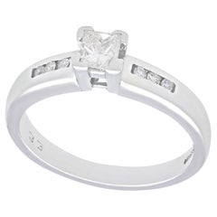 1990er Jahre Prinzessinnenschliff Diamant und Weißgold Solitär Verlobungsring