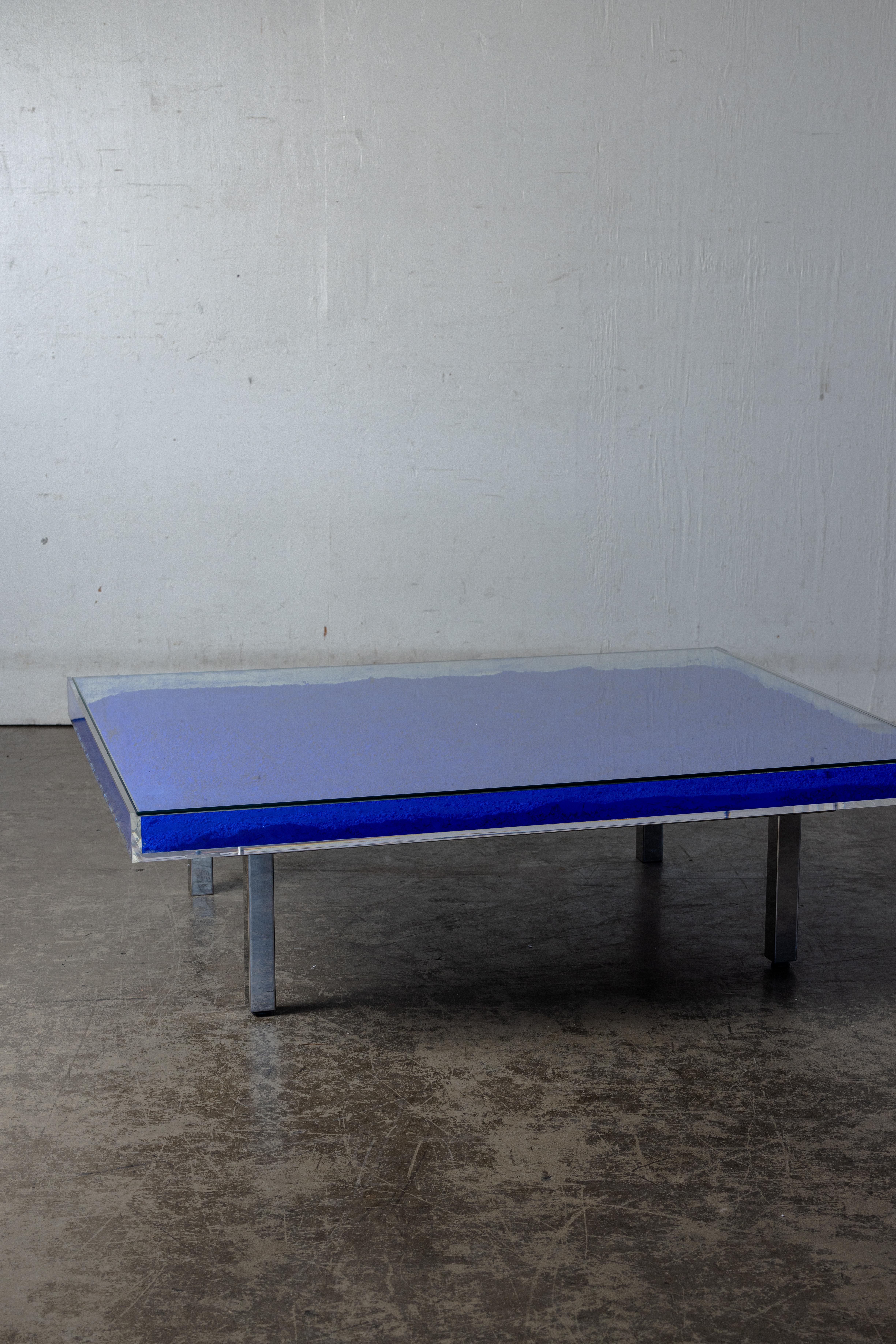 Français Production de tables Bleu par Yves Klein, années 1990 en vente