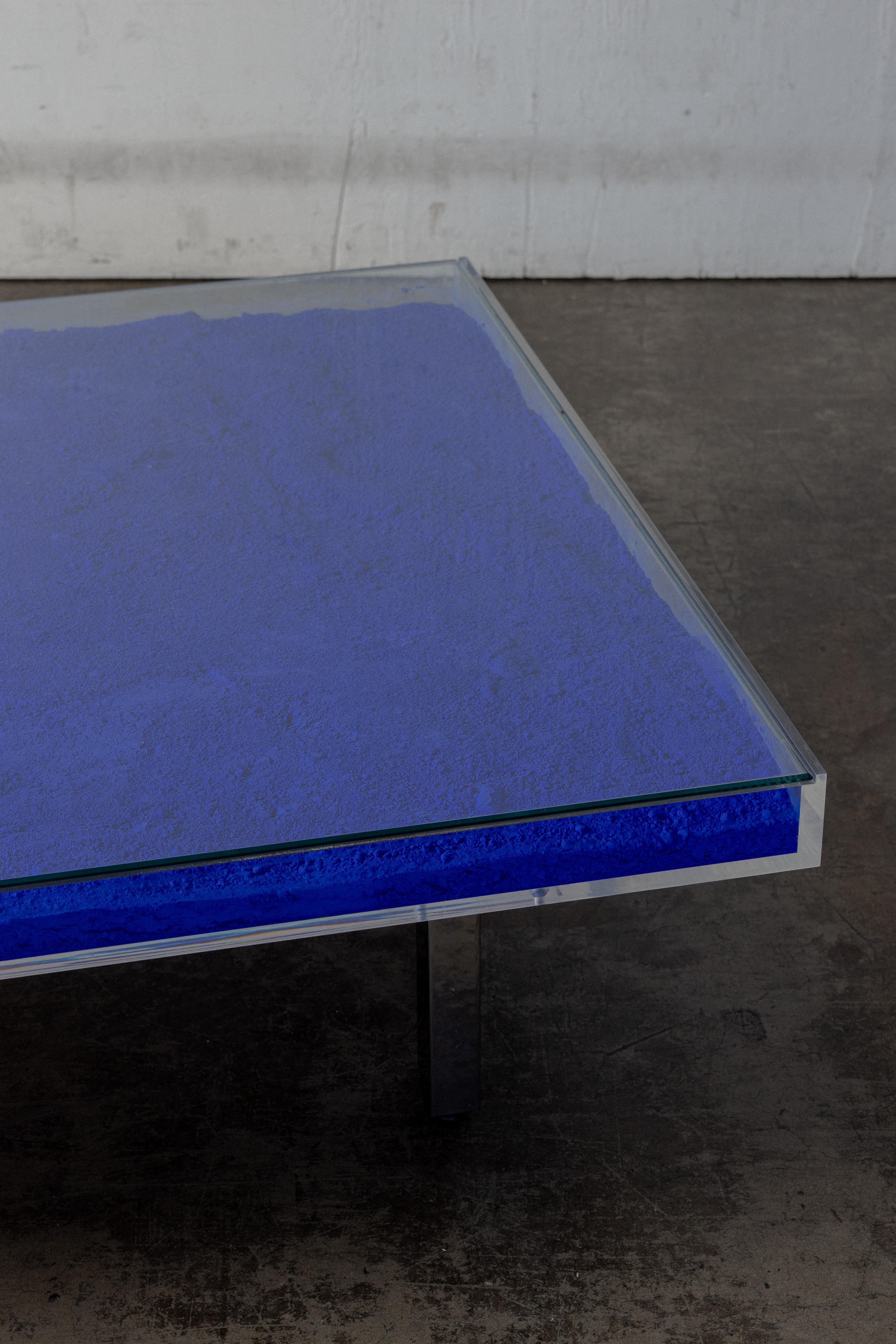Fin du 20e siècle Production de tables Bleu par Yves Klein, années 1990 en vente