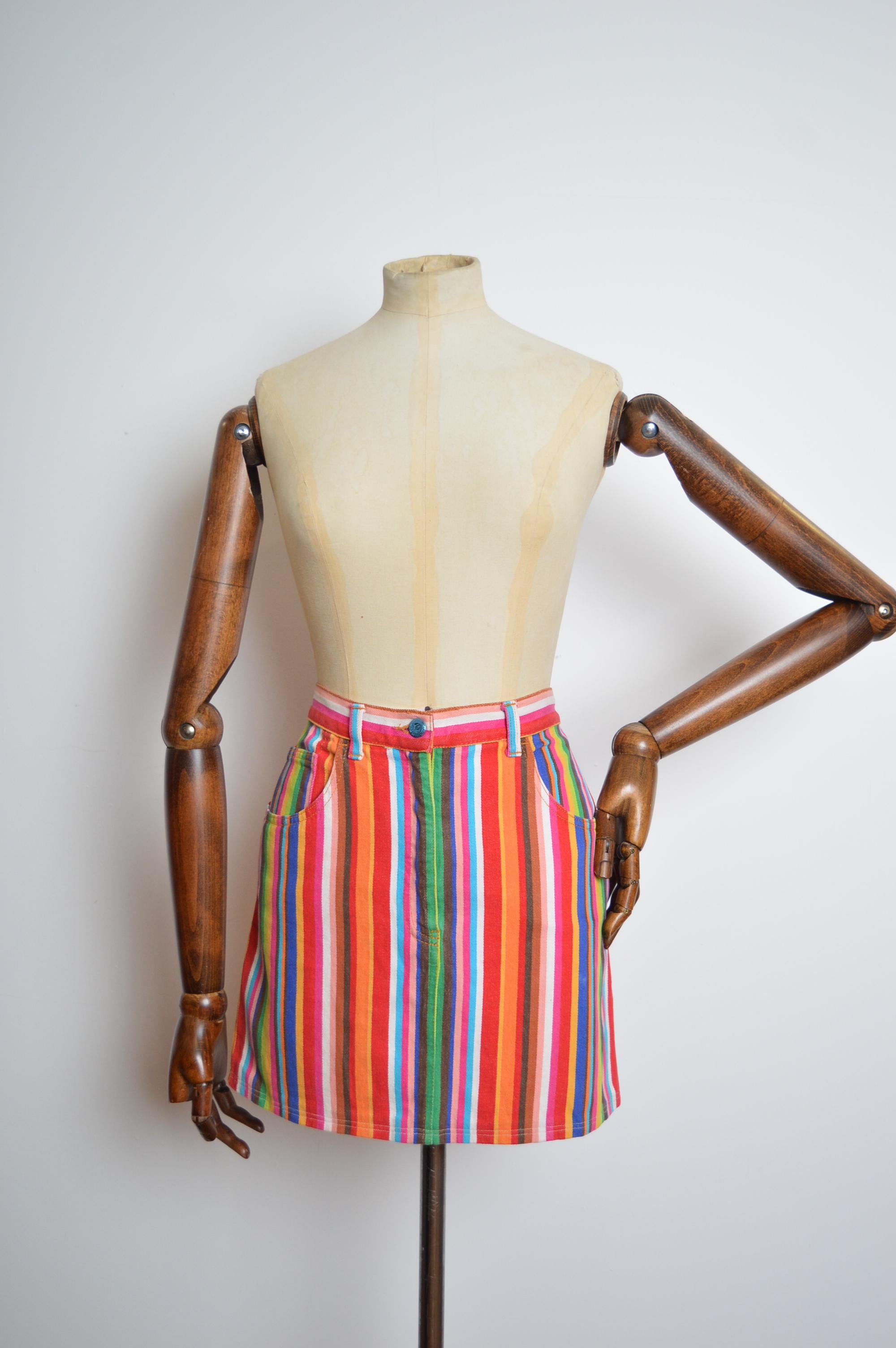 1990s Rainbow MOSCHINO candy stripe colourful cotton mini skirt 
MADE IN ITALY. 
Classic 4 pocket design with zip and button closure / Belt loops / high waisted fit.
Waist; 27”
Length; 15”
Hip; 36”
Size; 27” inch waist - U.K. Small 
Condition; 8/10