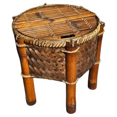 1990 Ralph Lauren Free Standing Bamboo Handled Basket or Side Table (Table d'appoint ou panier en bambou)