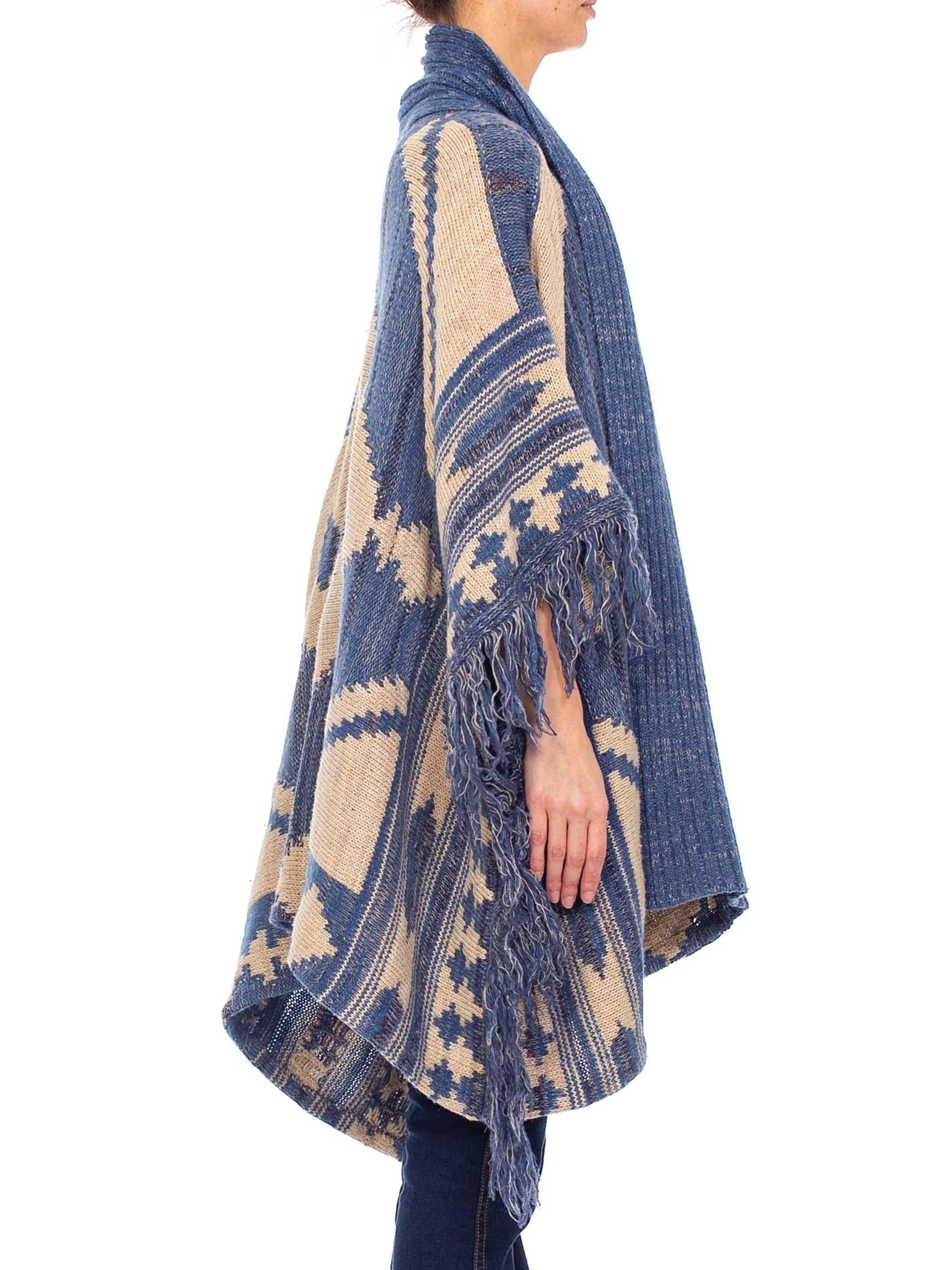 1990S RALPH LAUREN Poncho tejido a mano con flecos en mezcla de lana azul índigo en Excelente Estado en New York, NY