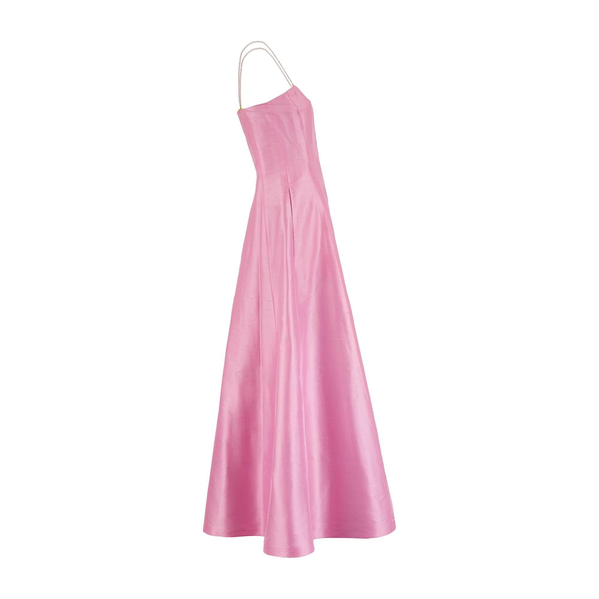 This Y2K Ralph Lauren silk maxi dress is just about the closest design we have ever seen to the brand's custom made gown for Gwyneth Paltrow to attend the 71st Academy Awards where she won the Oscar for Best Actress on 21 March 1999. It is tailored