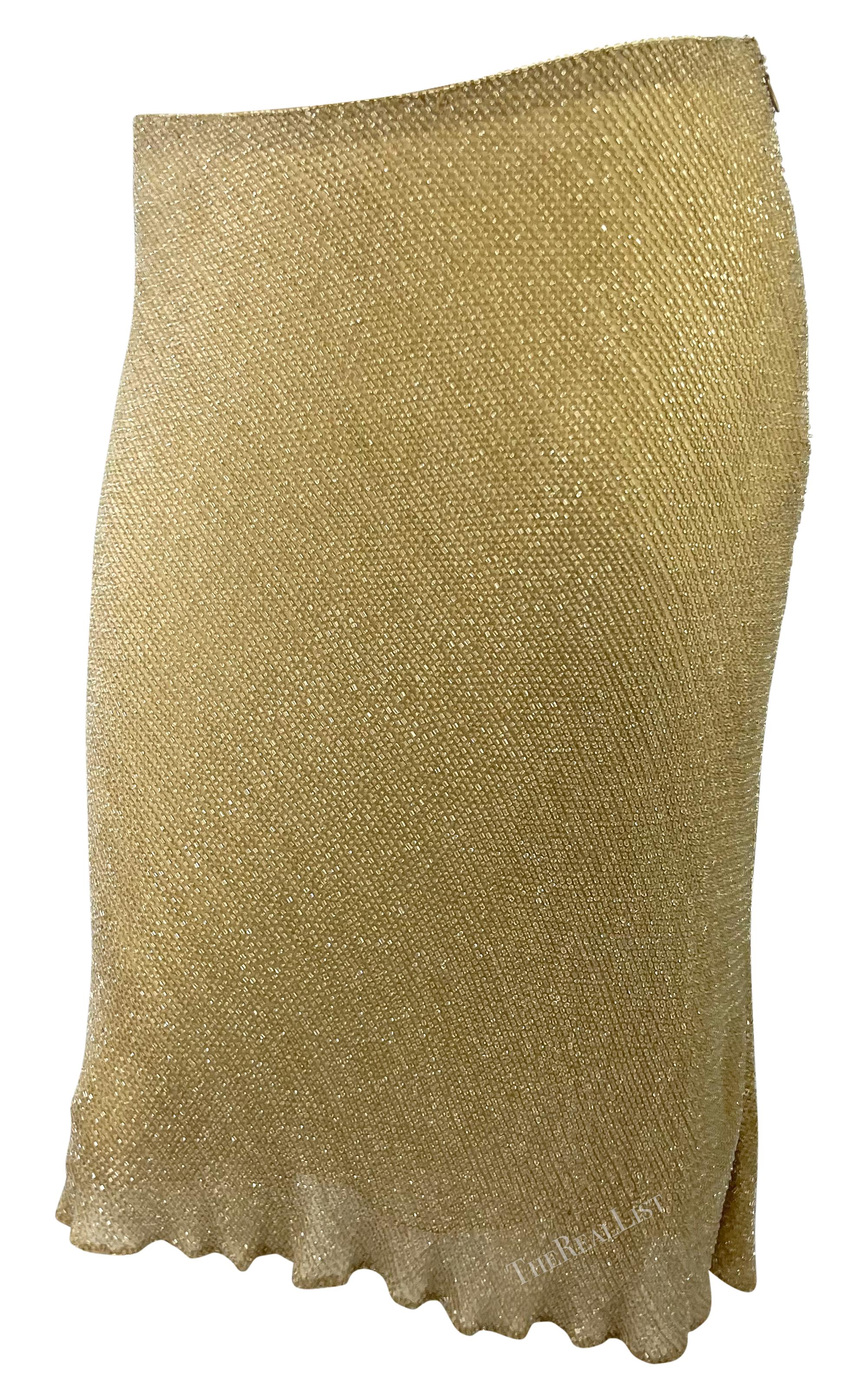 This fabulous beige beaded Ralph Lauren skirt, likely from the 1990s, is champagne-colored and covered in thousands of hand-sewn iridescent beads. The skirt falls just below the knee and features a lightly flared hem.

Approximate measurements:
Size