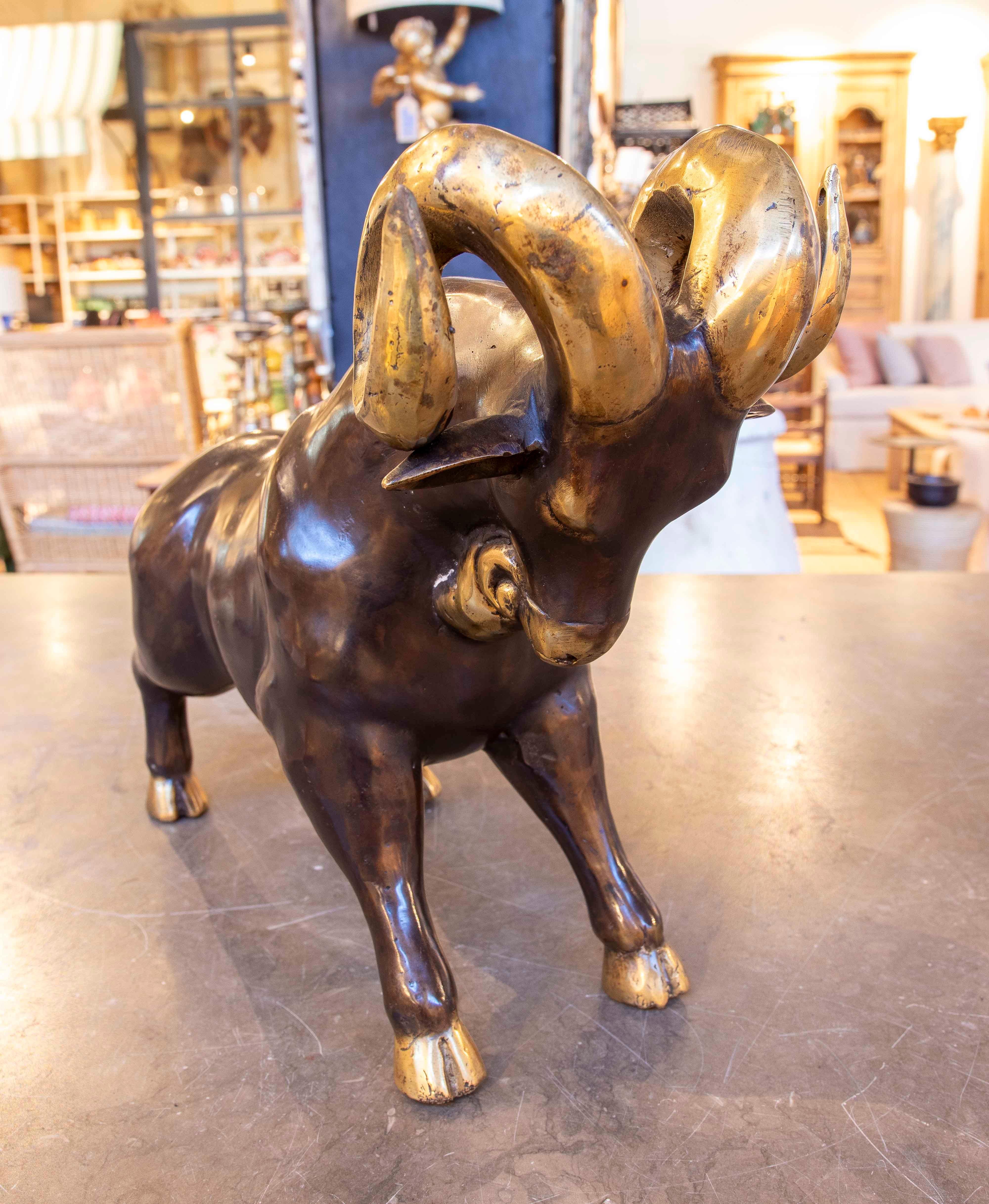 Scultura di ariete degli anni '90 in bronzo con accenti dorati in vendita 4