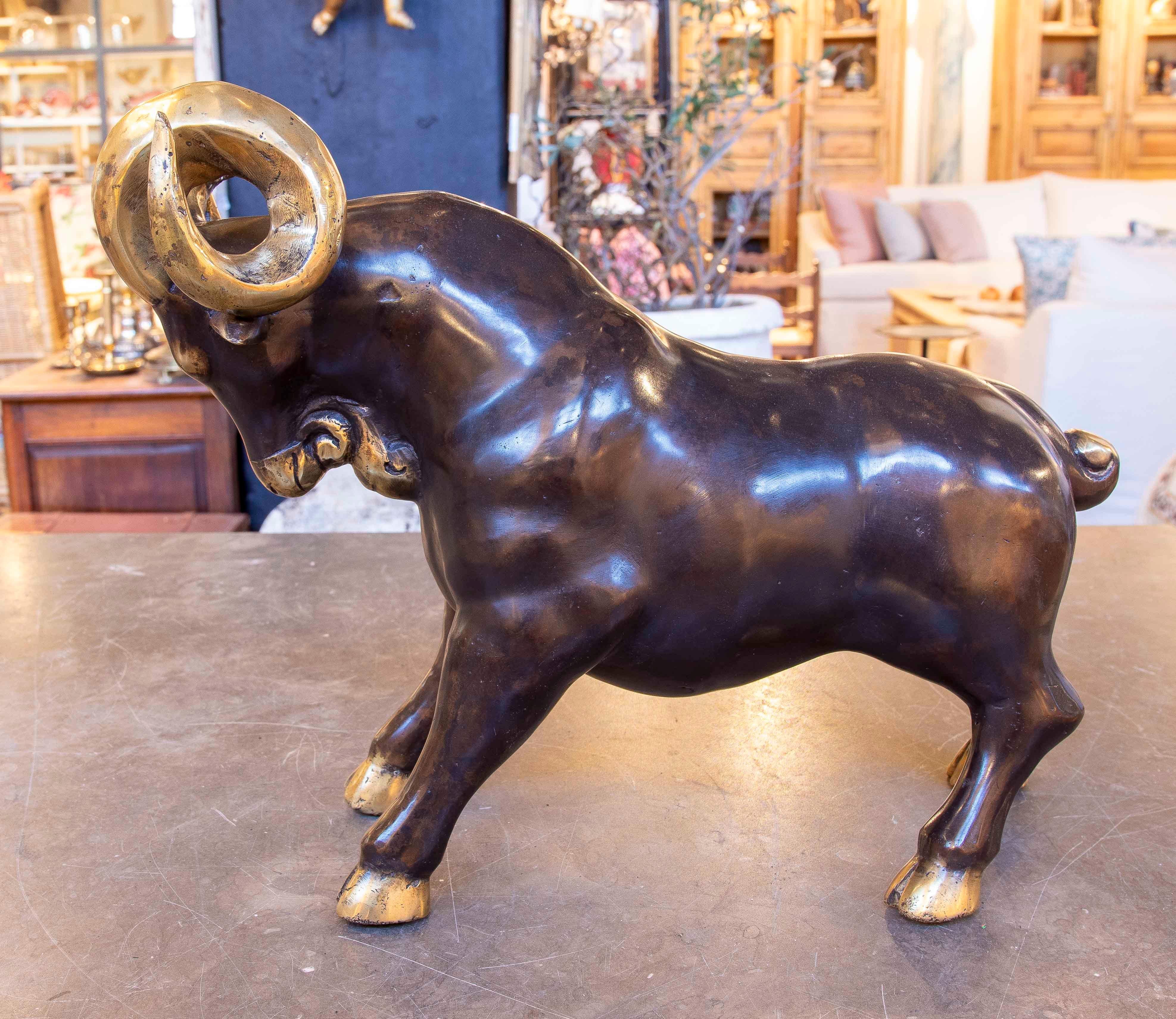 Scultura di ariete degli anni '90 in bronzo con accenti dorati In condizioni buone in vendita a Marbella, ES