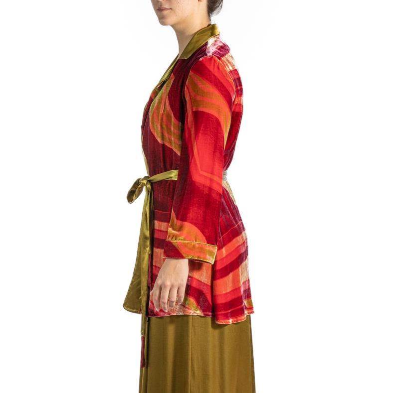 1990S Red & Green Plaid Rayon Silk Burnout Velvet Robe

MORPHEW VINTAGE represents the finest pieces of fashions past. Sourced from across the globe, dating as far back as a century. Each piece is selected with both quality and rarity in mind. Often