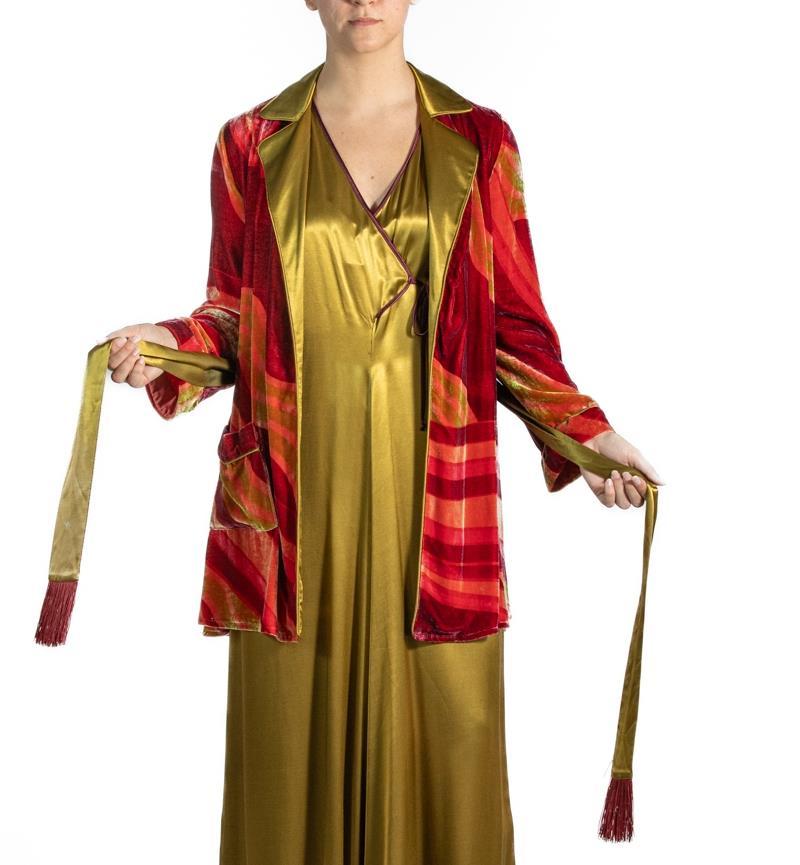 1990S Red & Green Plaid Rayon Silk Burnout Velvet Robe For Sale 5