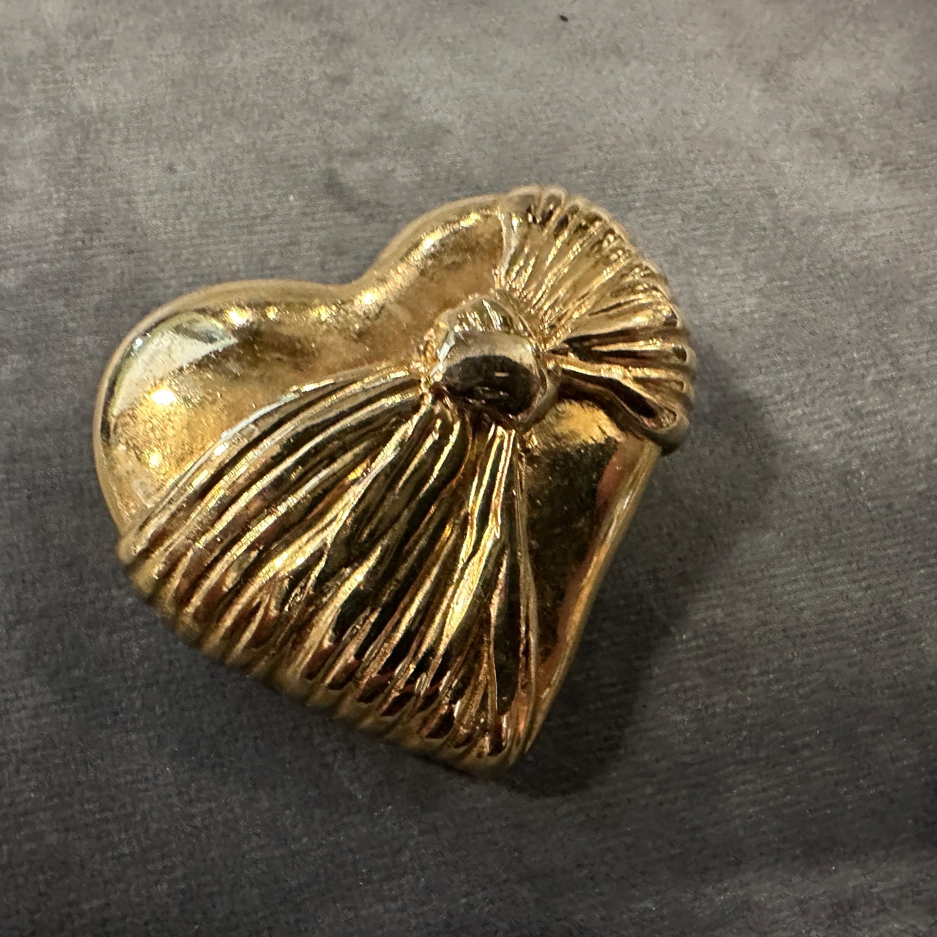 1990s Retro Brass French Heart Brooch by Loris Azzaro For Sale 2