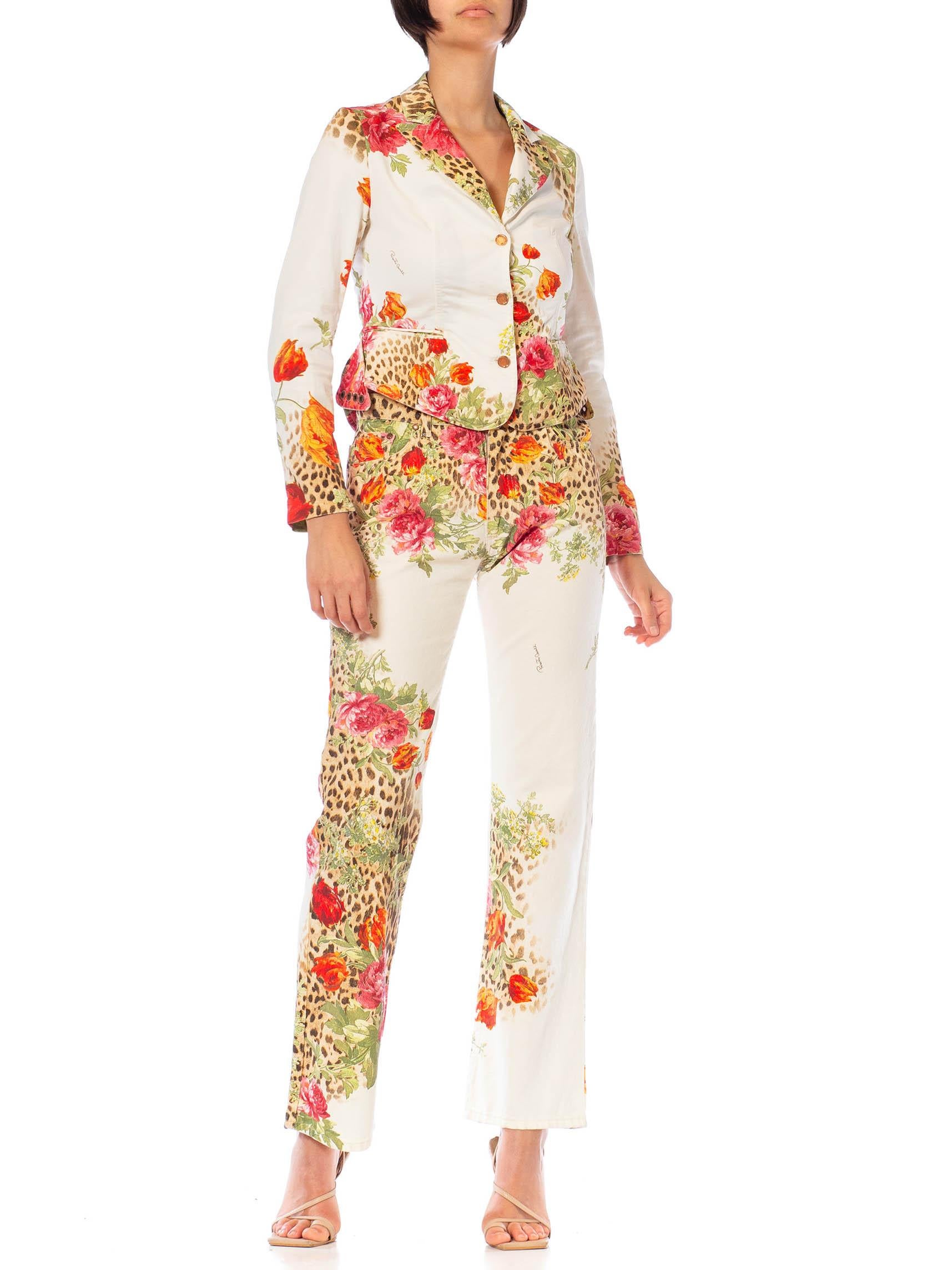 1990S ROBERTO CAVALLI Cream Floral Print Denim Jean Jacket & Pants Ensemble For Sale 1