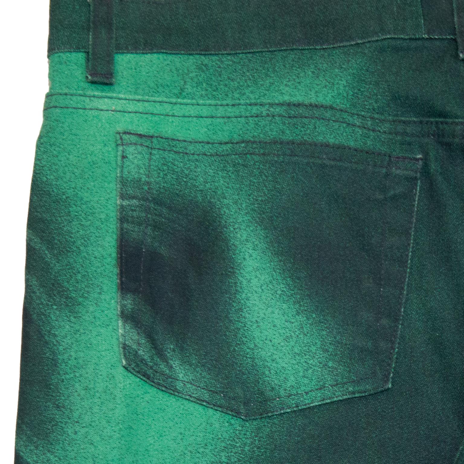 1990er Roberto Cavalli Jeans mit grünem Blumenmuster für Damen oder Herren im Angebot