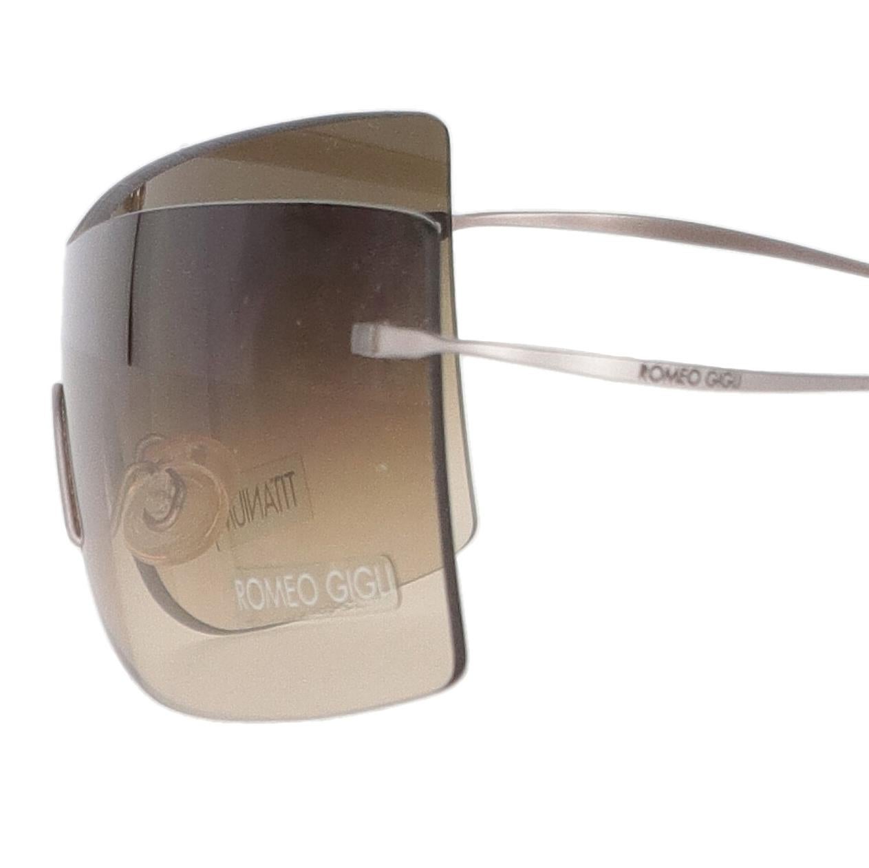 1990s Romeo Gigli Beige Sunglasses In Excellent Condition For Sale In Lugo (RA), IT