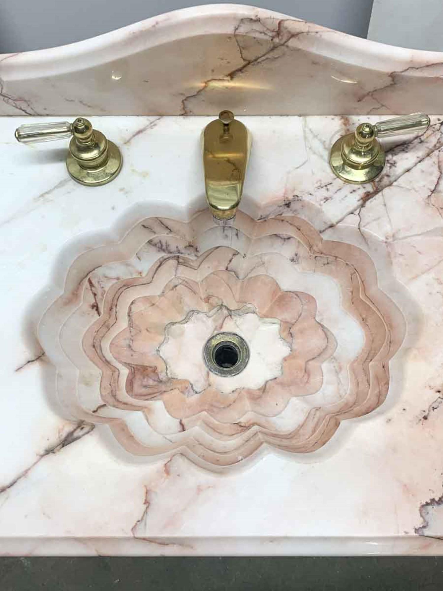 pedestal sink with backsplash