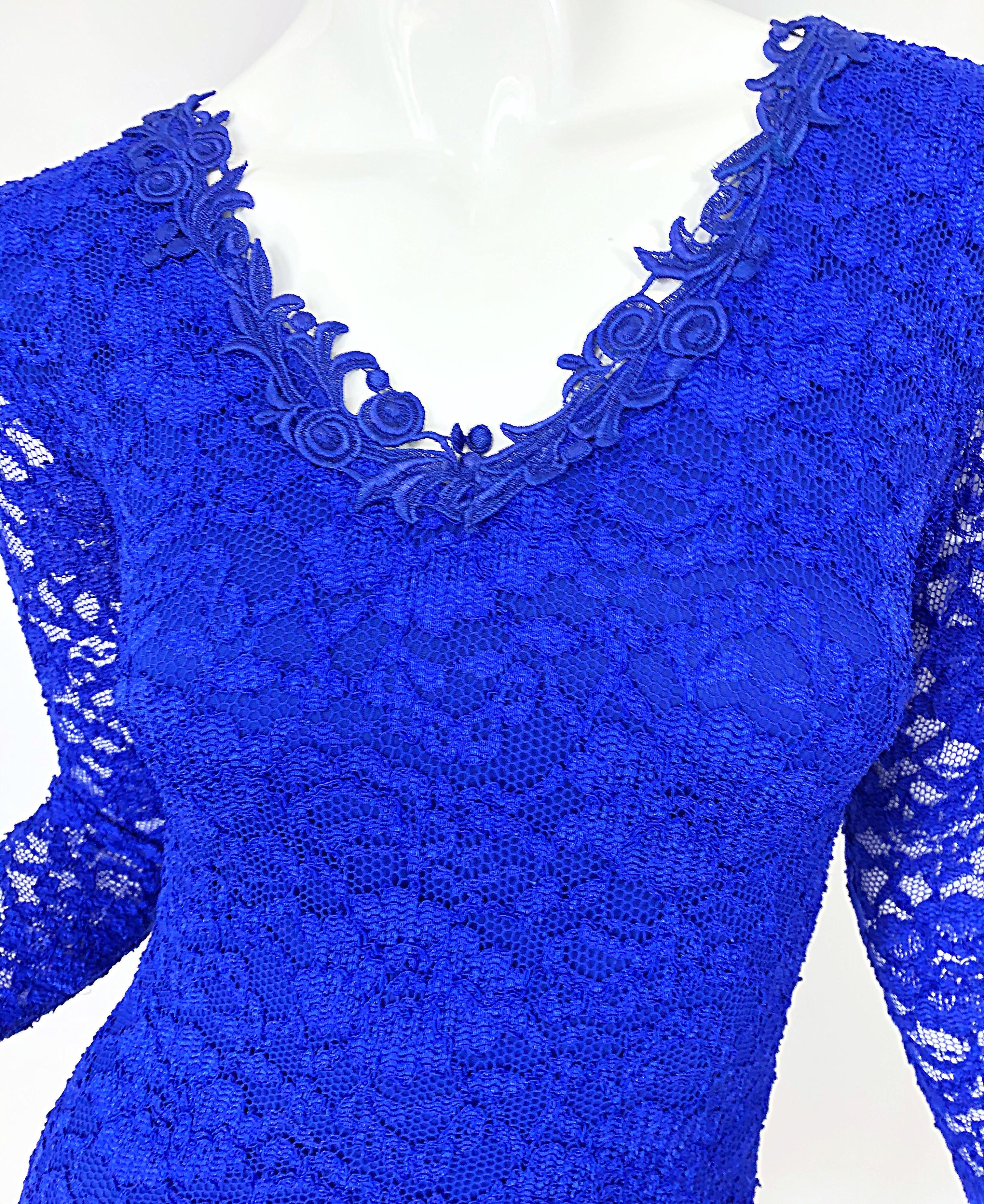 1990er Royal Kobaltblaues langärmeliges Bodycon-Kleid aus Spitze mit Blumenmuster im Vintage-Stil der 90er Jahre im Zustand „Hervorragend“ im Angebot in San Diego, CA