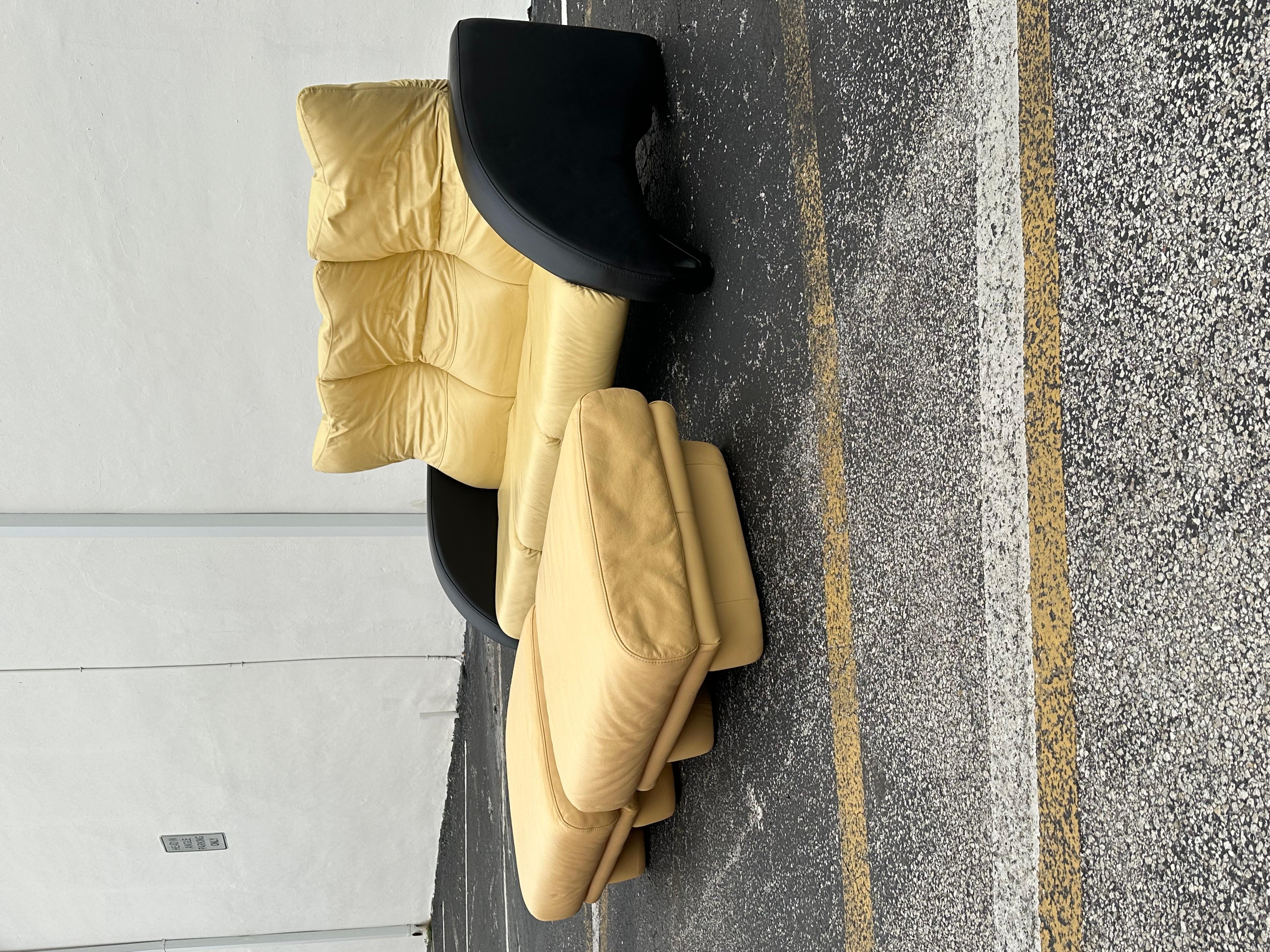 Late 20th Century 1990s Salotti Post Modern Beige Leather Ottomans, Set of 2 For Sale