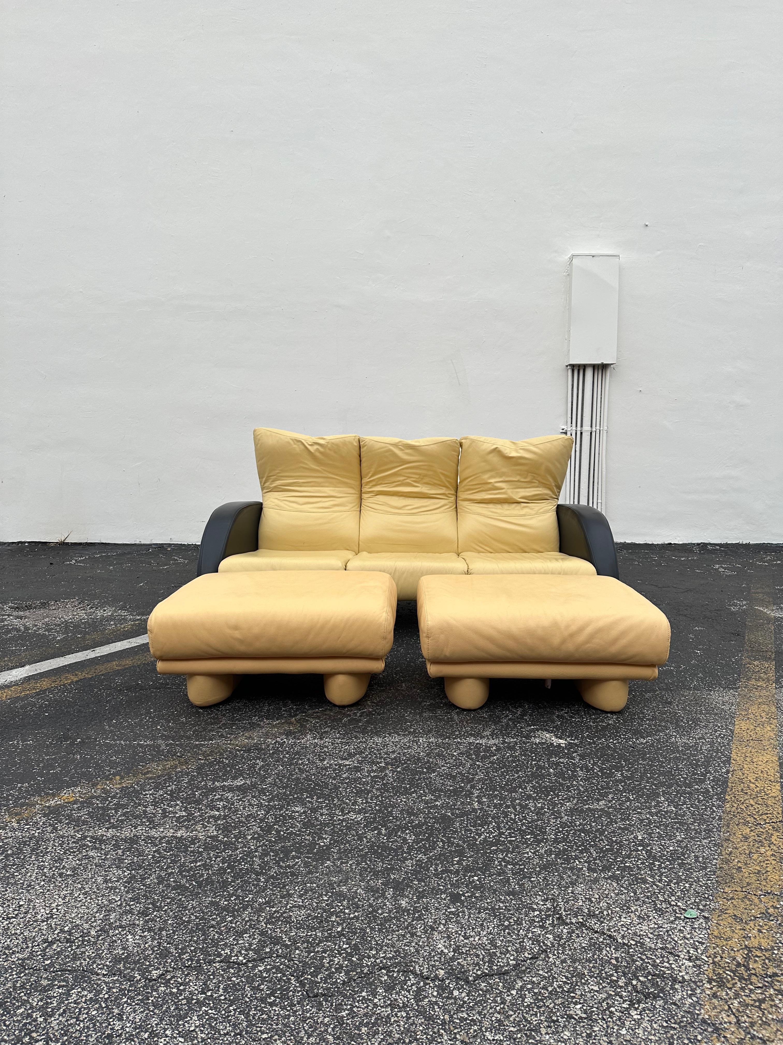Ottomane Salotti Post Modern in pelle beige del 1990, set di 2 in vendita 1
