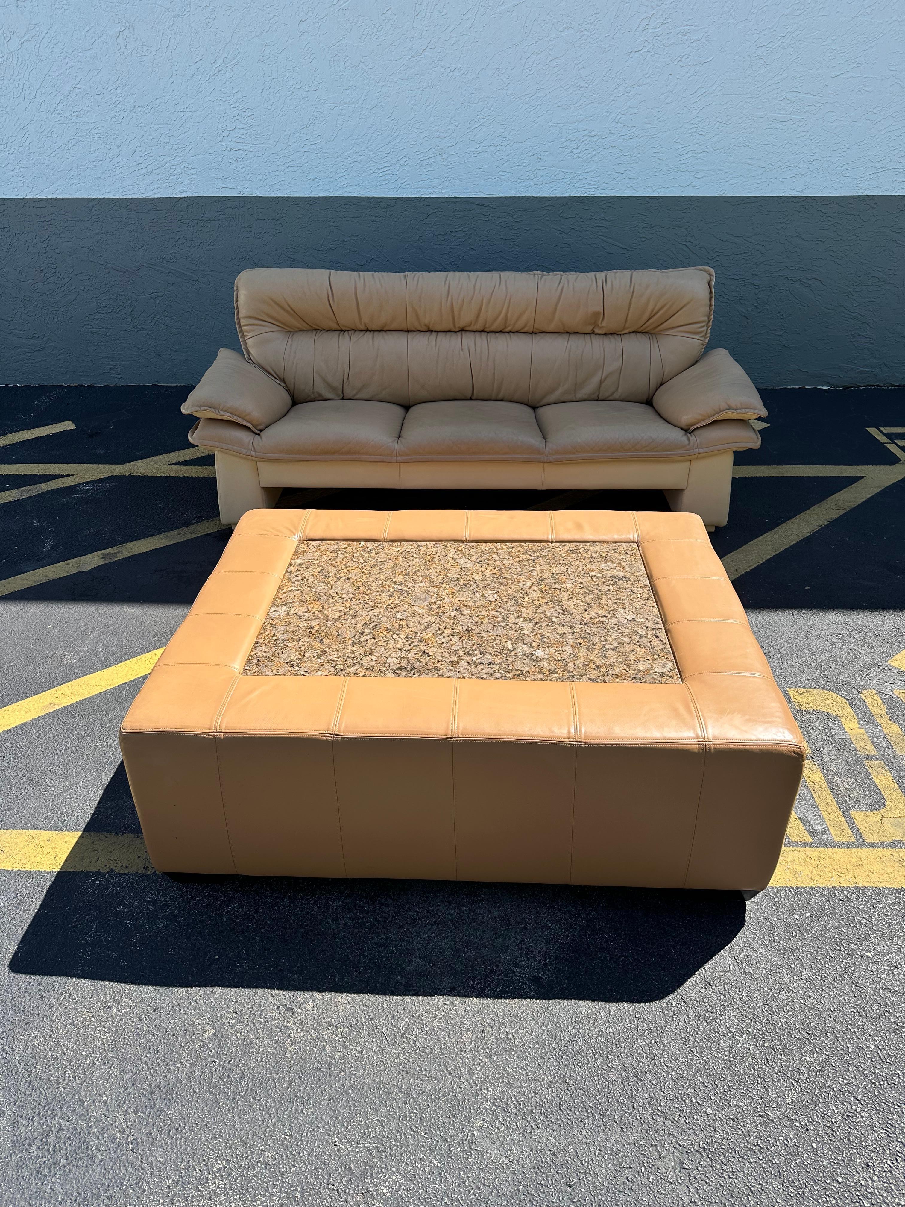 1990er Salotti Post Modern Top Grain Zweifarbiges Beigefarbenes Leder-Sofa im Angebot 8