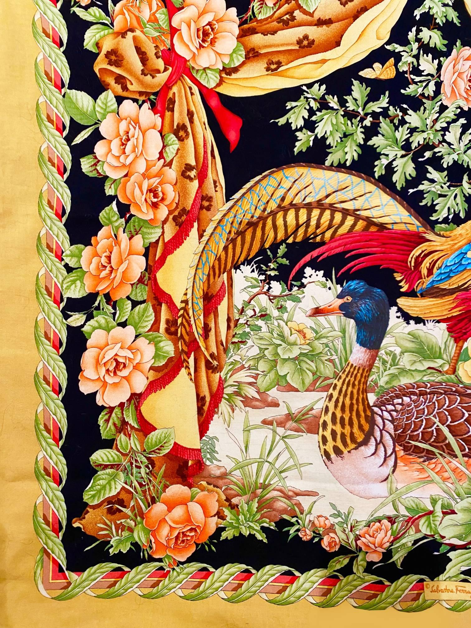 Salvatore Ferragamo Birds and Flowers Large Floor Cushion Cover, rare statement piece, Made in Italy Elle est fabriquée à partir d'une toile robuste et remplie d'une mousse résiliente à l'intérieur, offrant un confort supérieur et une durabilité à