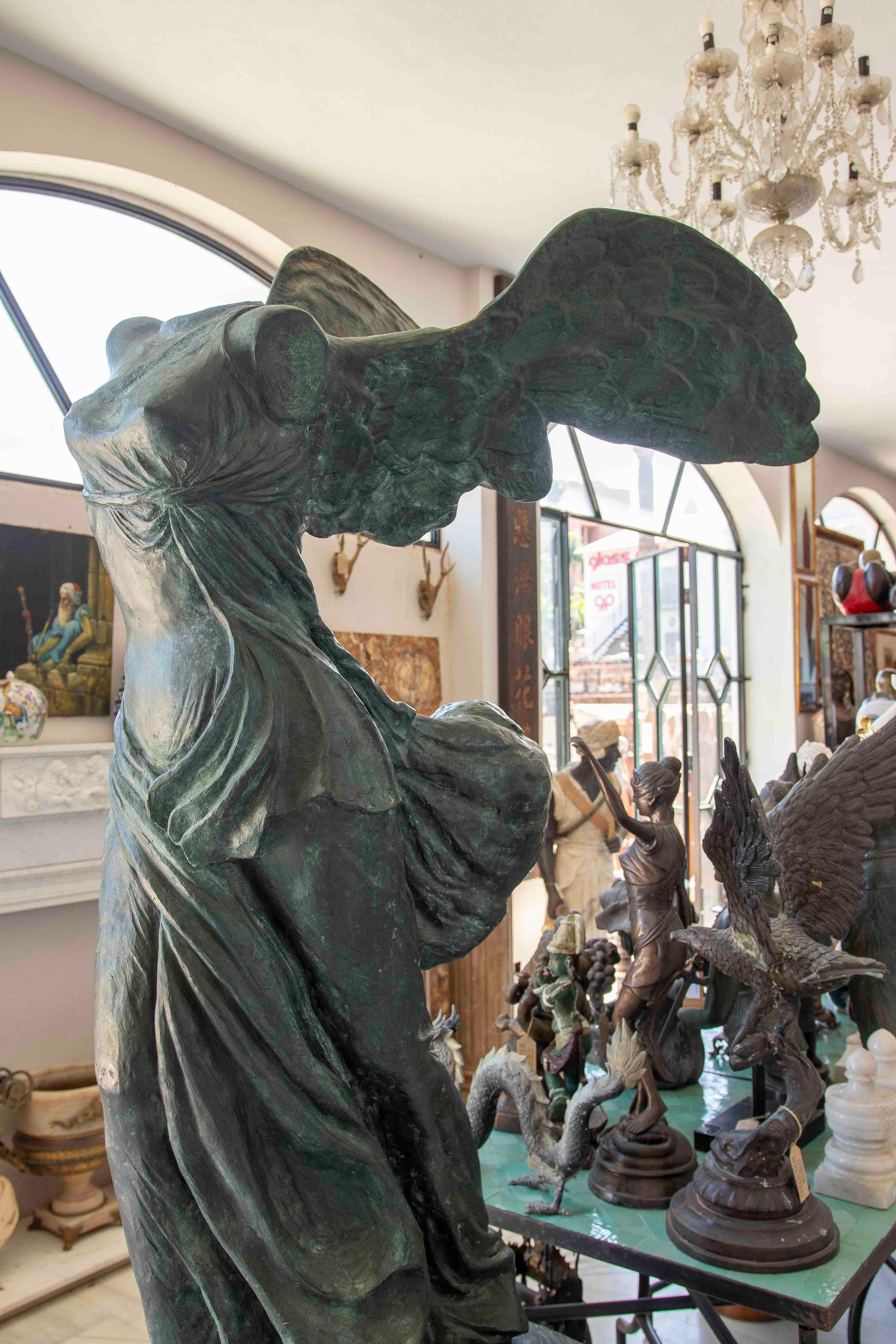 European 1990s Sculpture of the Victory of Samothrace in Bronze on Marble Pedestal For Sale
