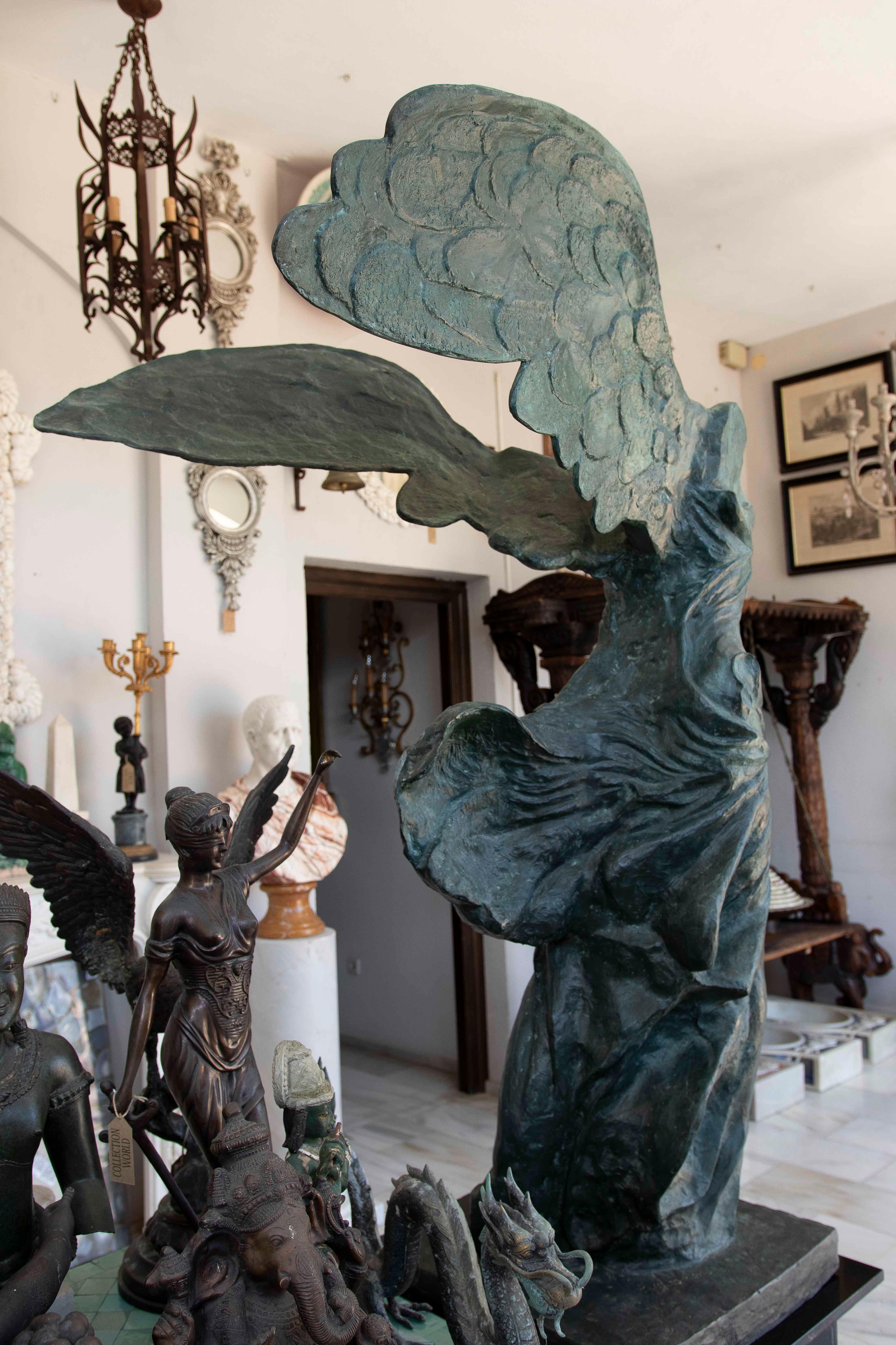 1990s Sculpture of the Victory of Samothrace in Bronze on Marble Pedestal For Sale 2
