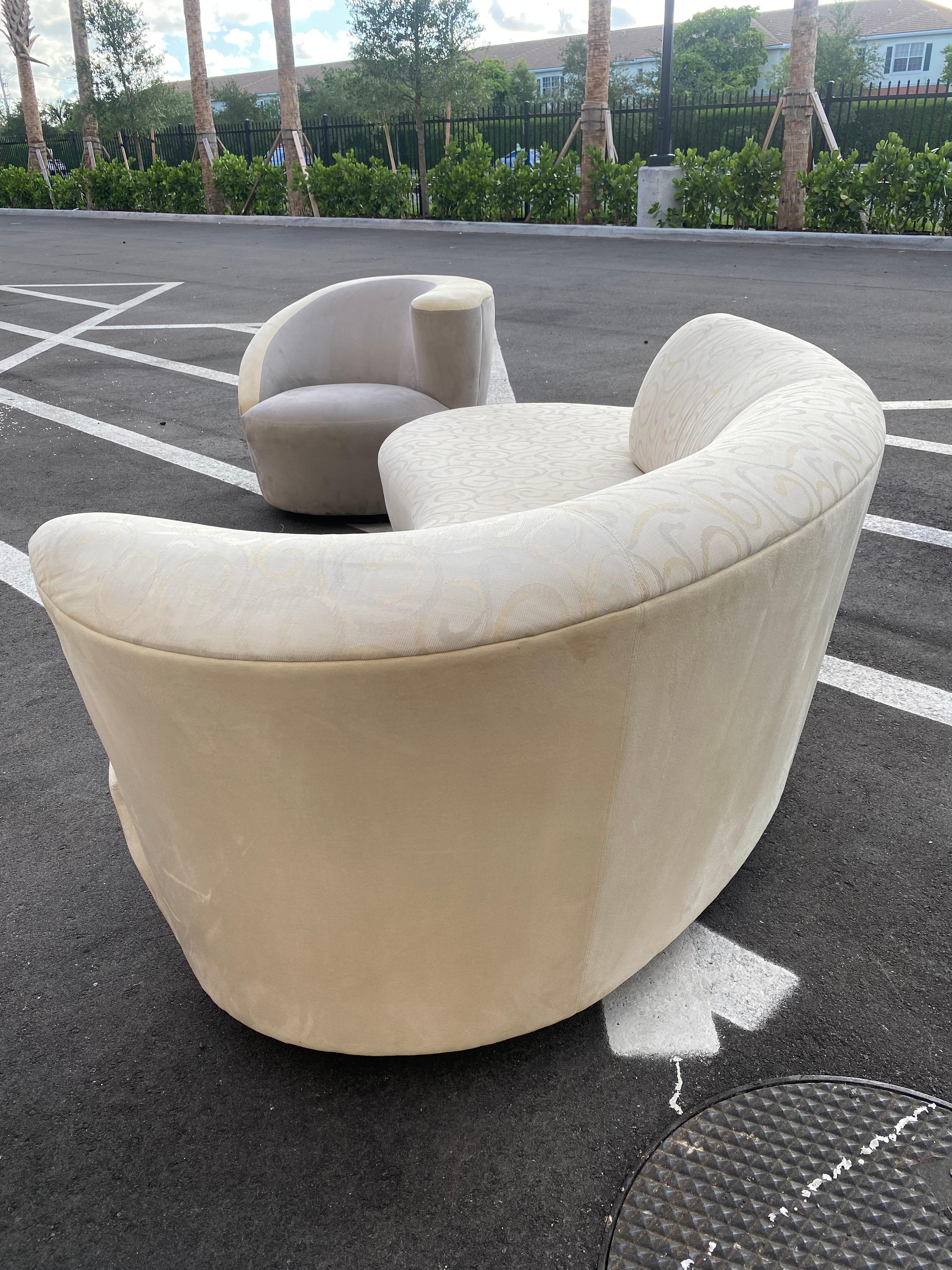 1980s Weiman Curved Serpentine Sofa and Swivel Chairs, 3 Pieces In Excellent Condition For Sale In Fort Lauderdale, FL