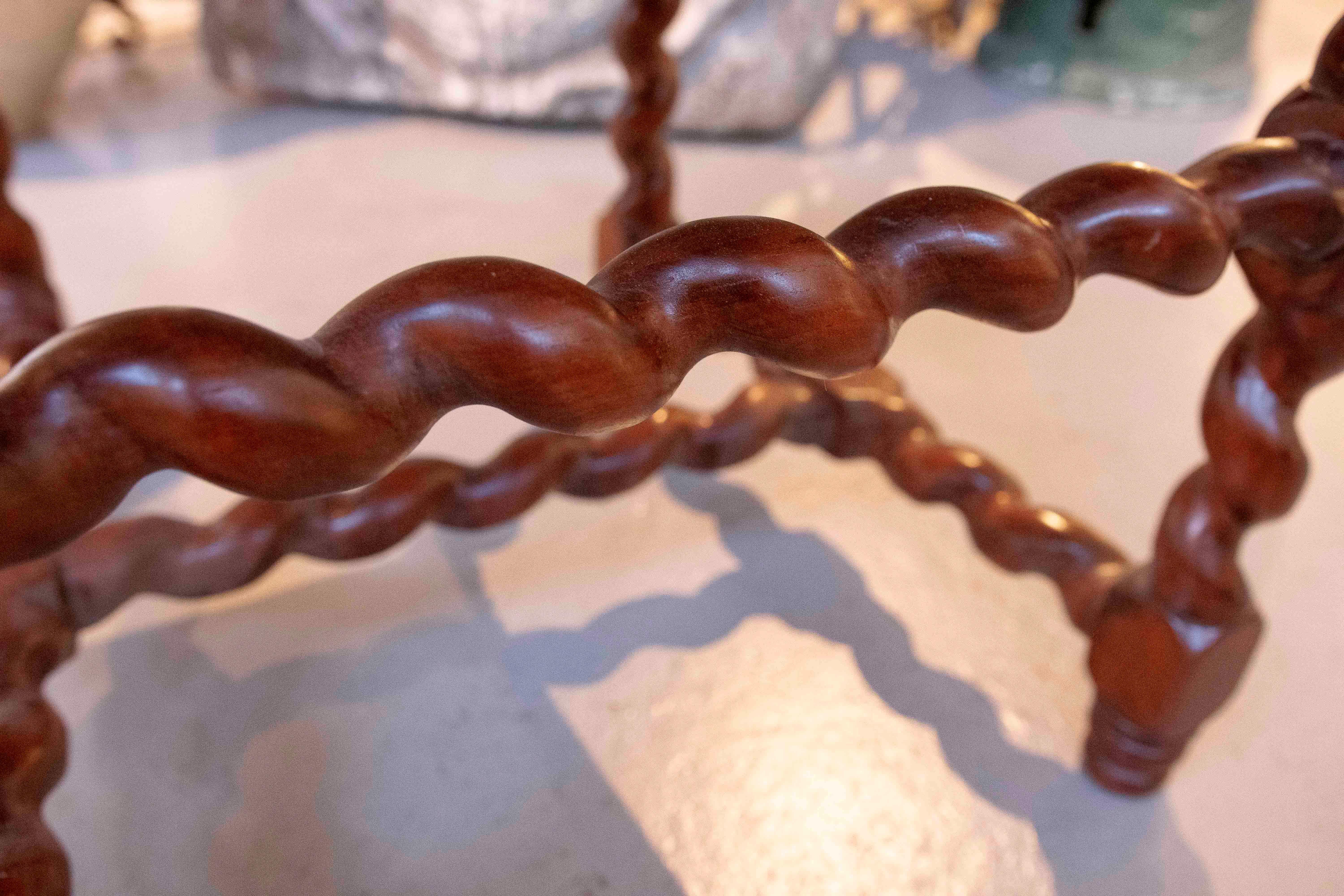 1990er Jahre Satz von 12 Stühlen aus gedrechseltem Holz mit Vintage-Zickzack-Polsterung im Angebot 8