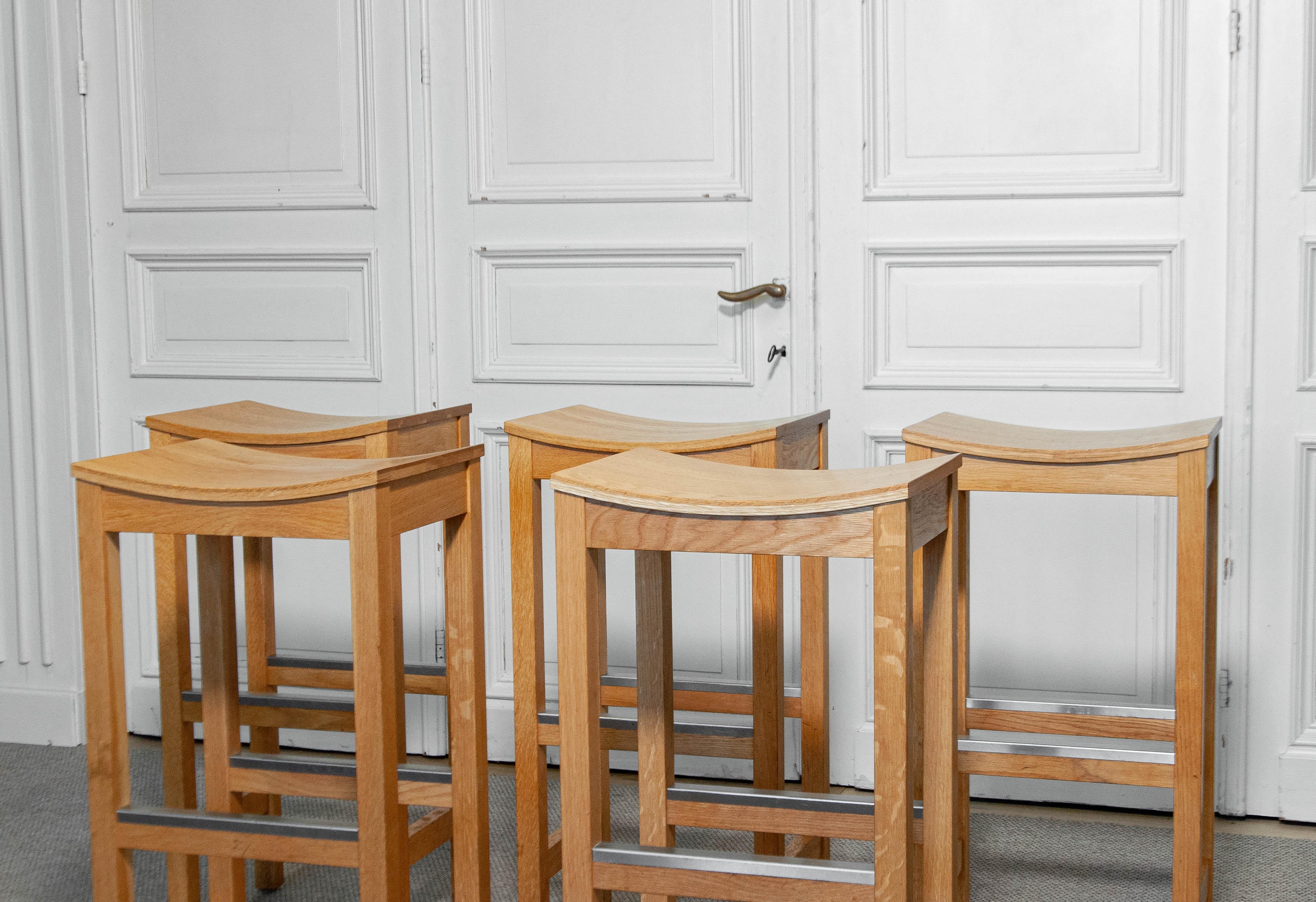 Late 20th Century 1990s Set of Five Oak Bar Stools For Sale