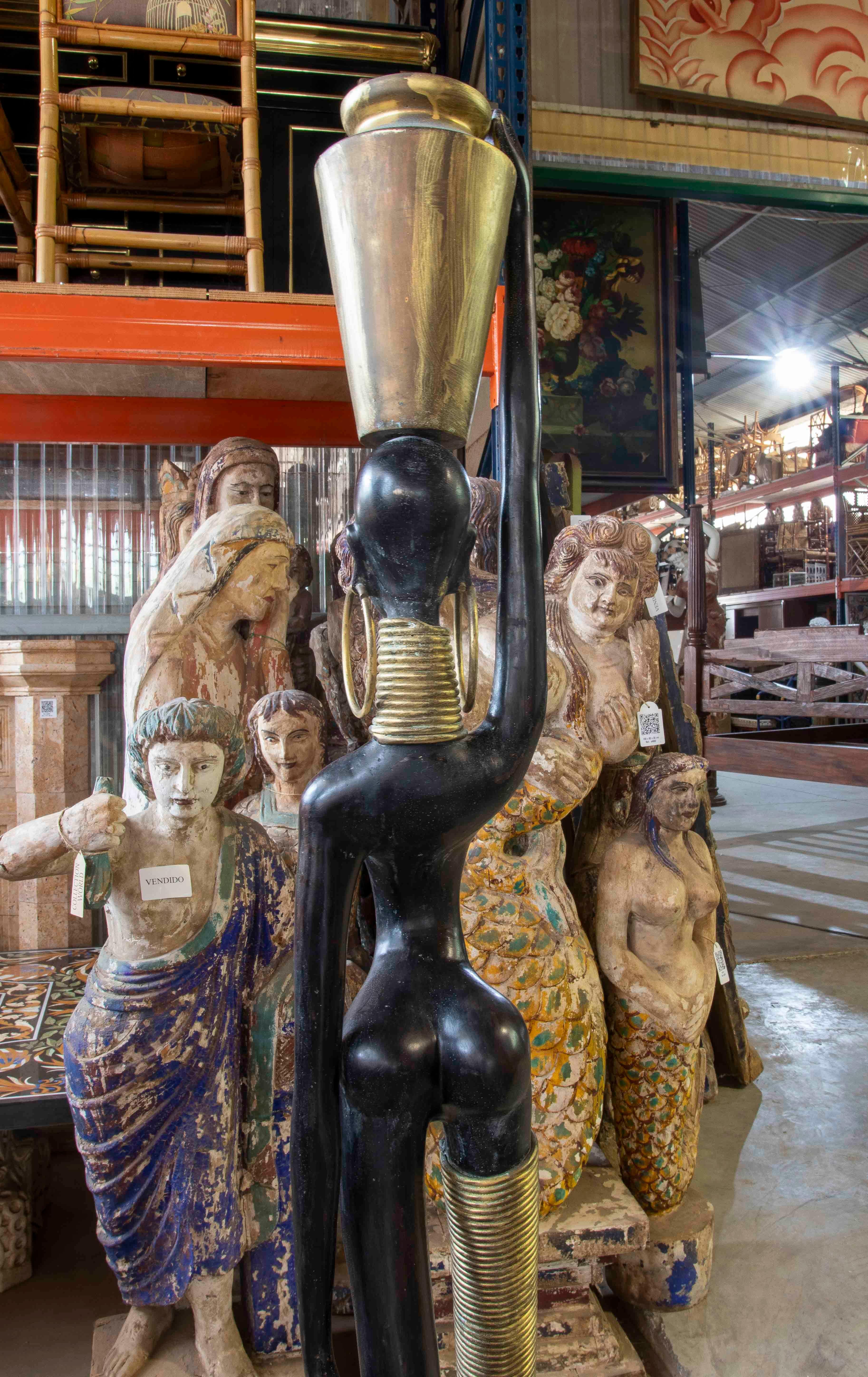 Conjunto de tres esculturas africanas modernas de bronce patinado y dorado de los años 90 en venta 2