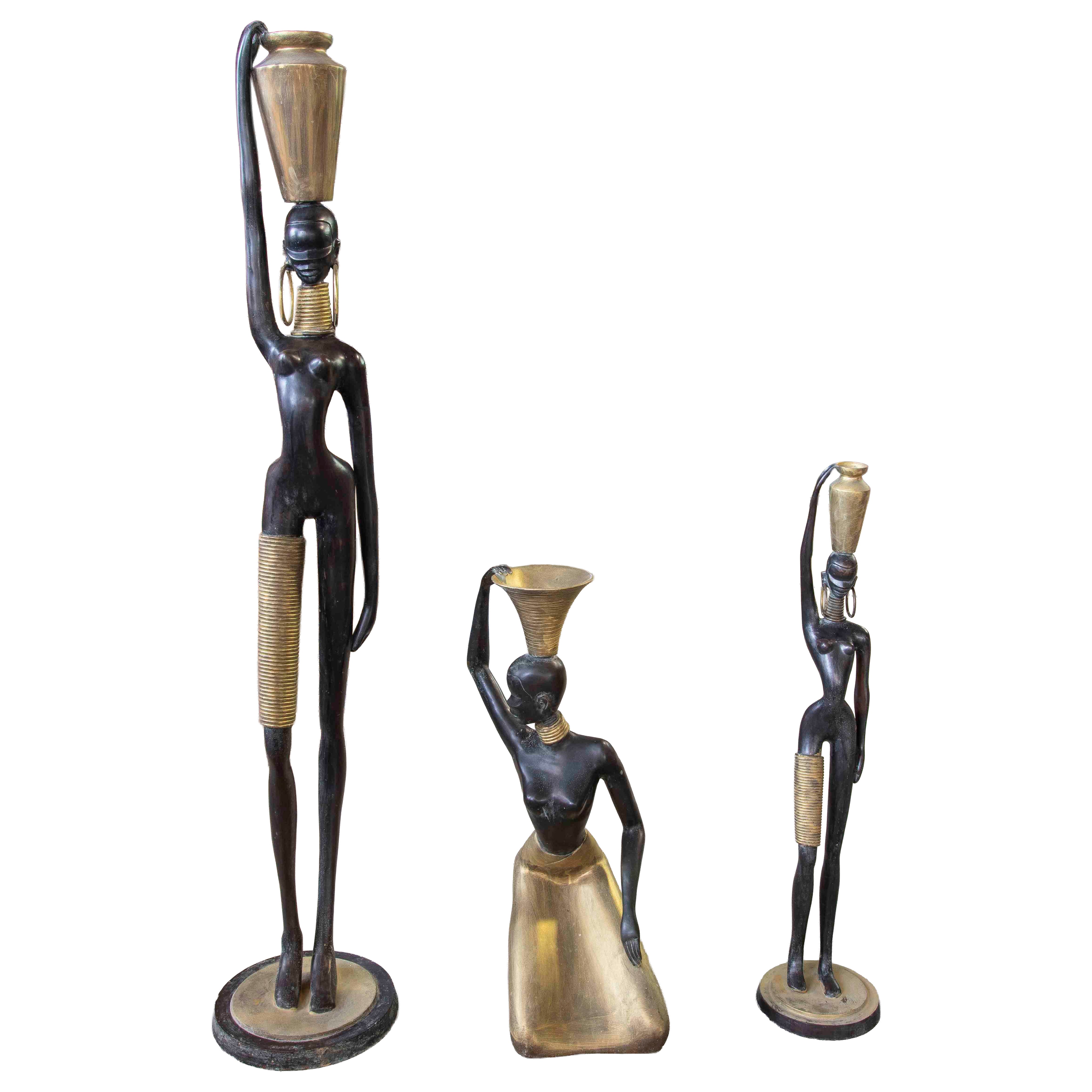 Conjunto de tres esculturas africanas modernas de bronce patinado y dorado de los años 90