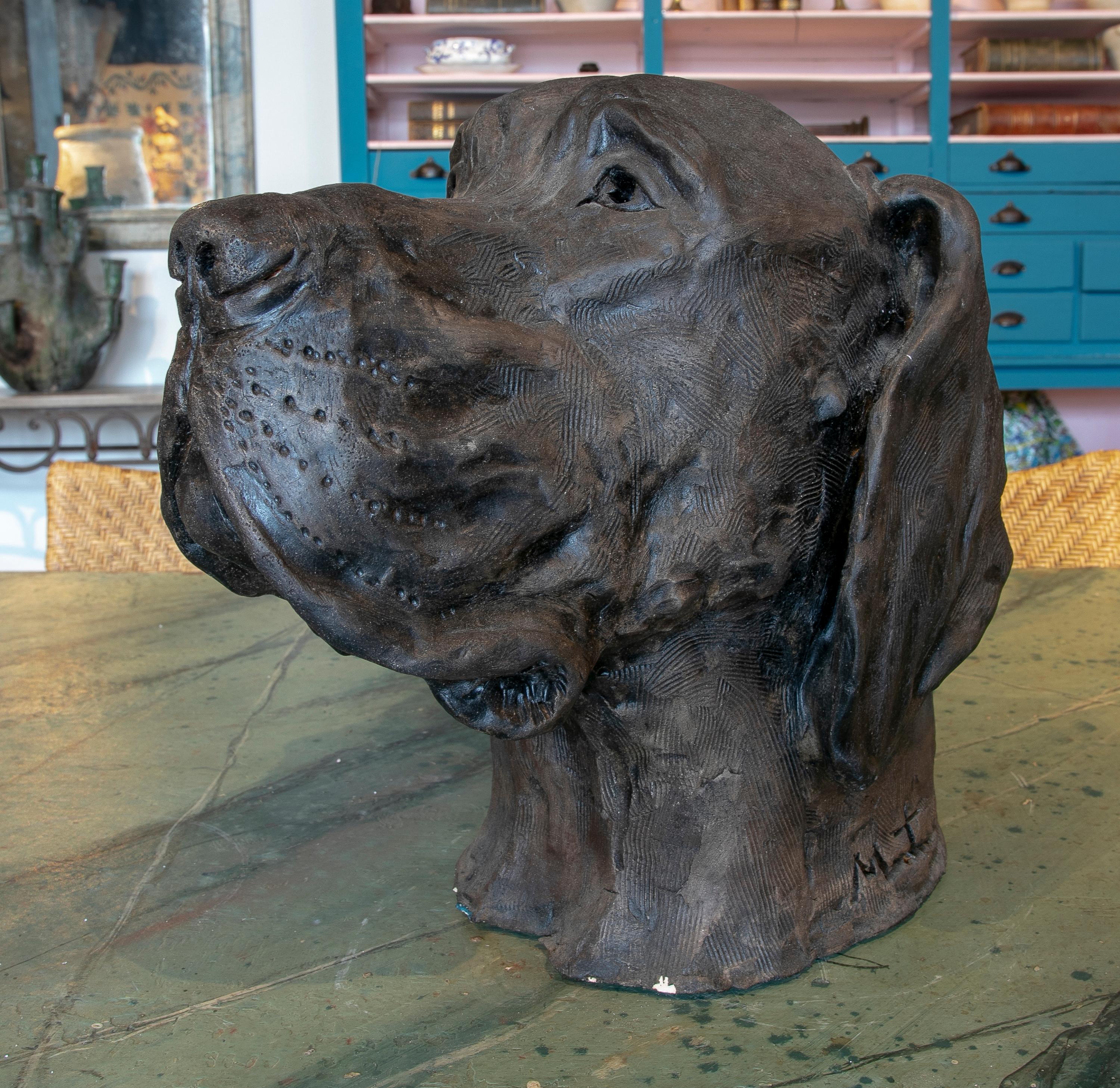 dog face sculpture