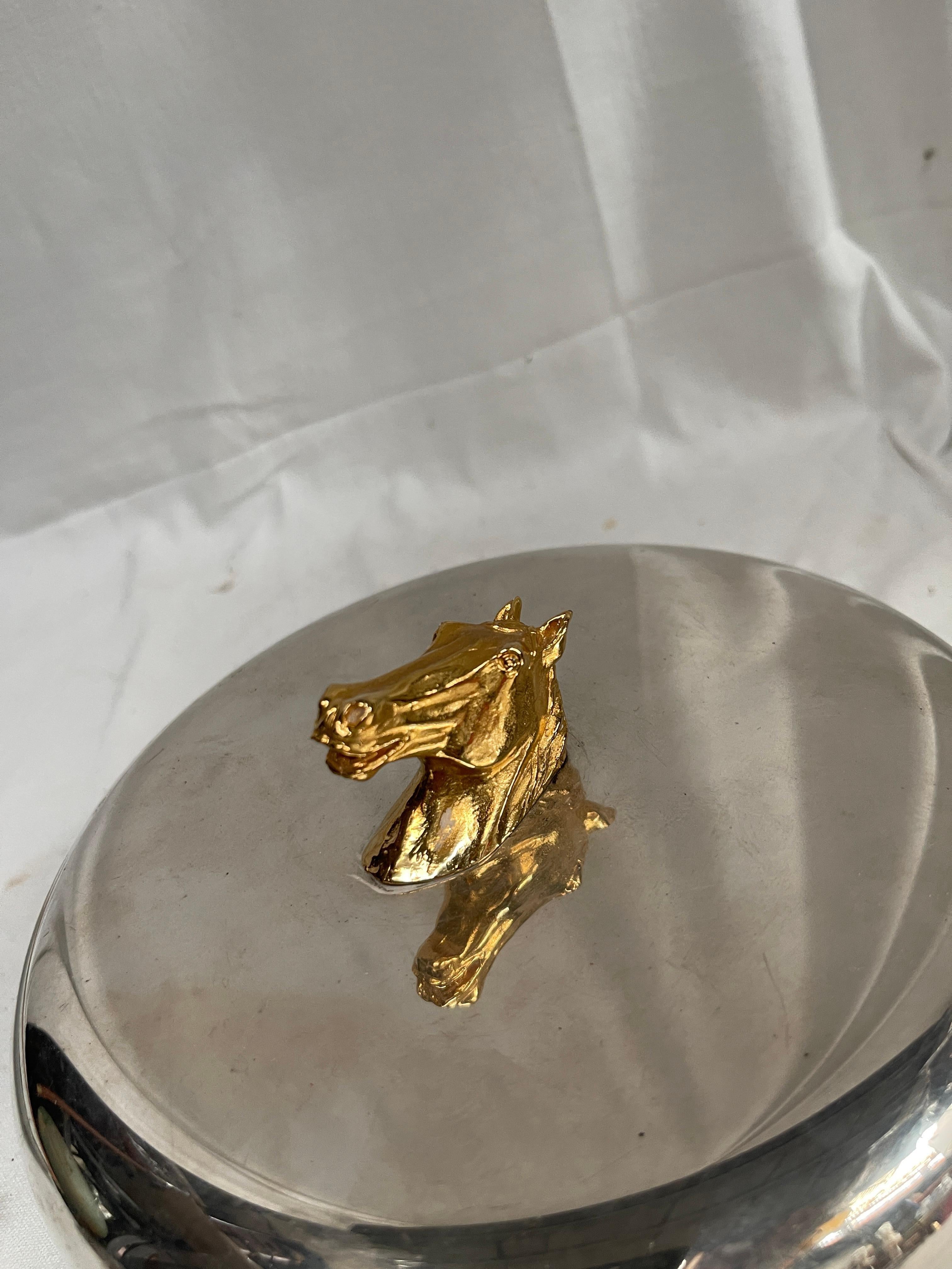 Caja plateada de Hermès de los años 90
Cabeza de caballo de bronce dorado
Buen estado general