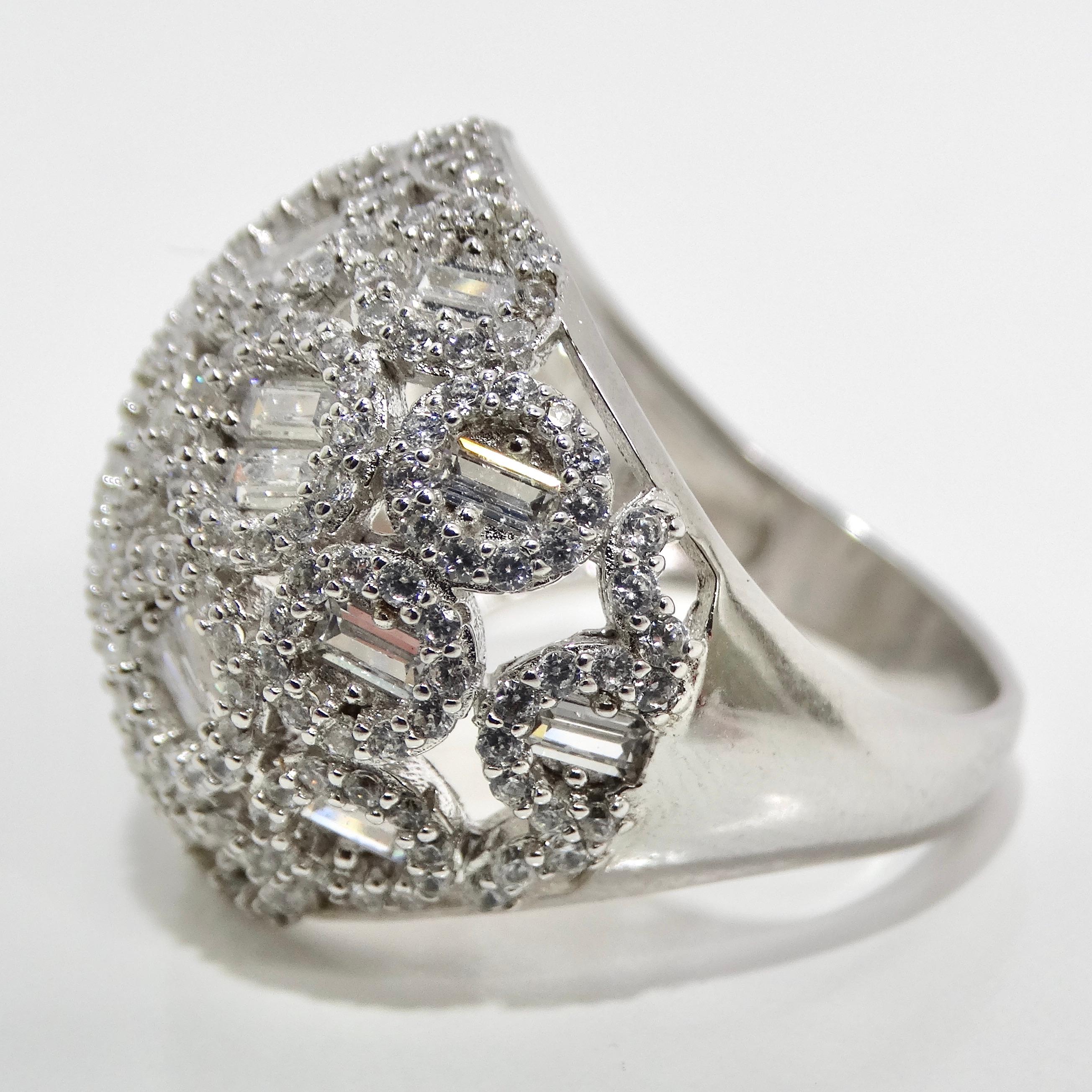 Anillo de cúpula de cristal Swarovski de plata de los años 90 en venta 1