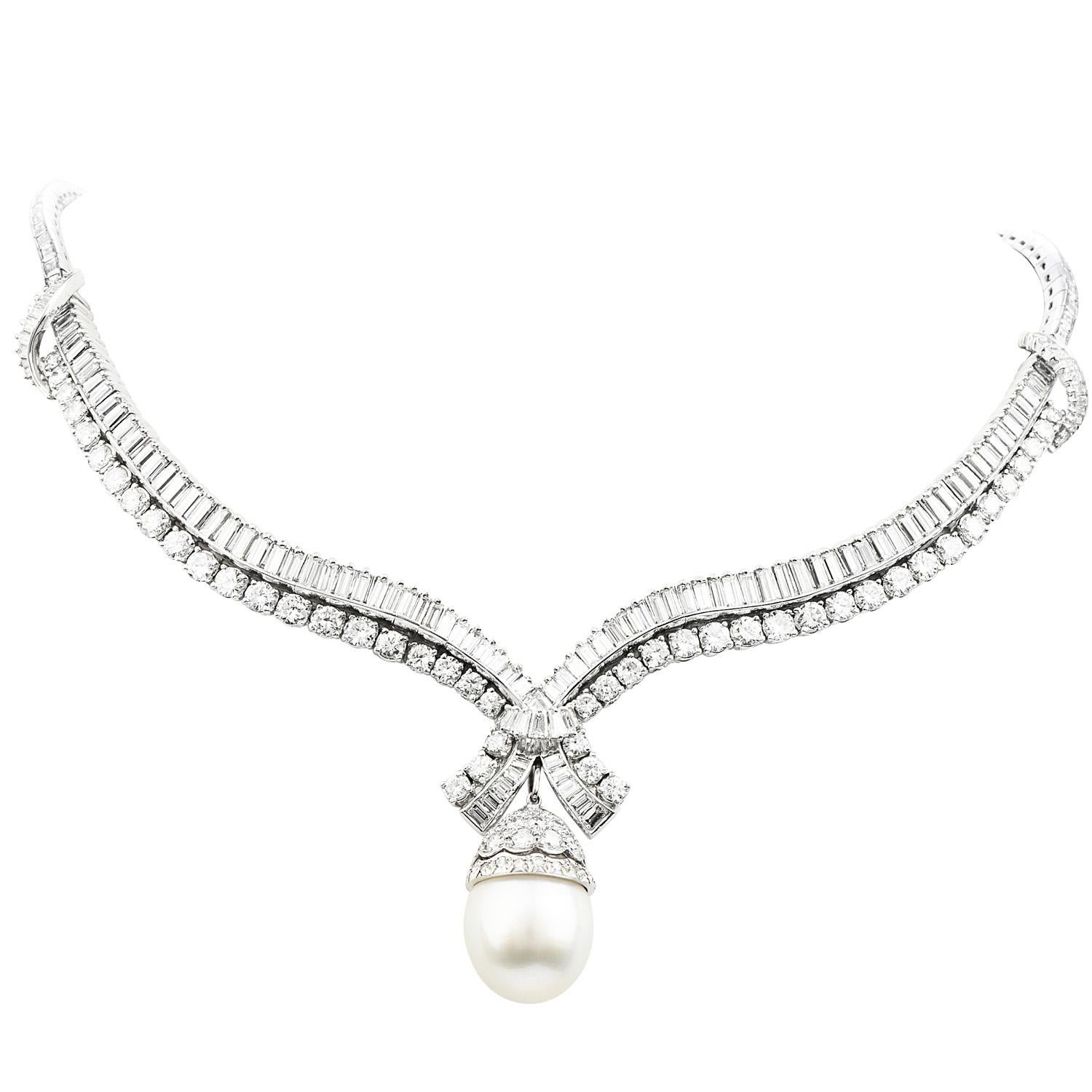 Contemporary 1990's South Sea Pearl 27.30cts Diamond Platinum Dangle Necklace For Sale
