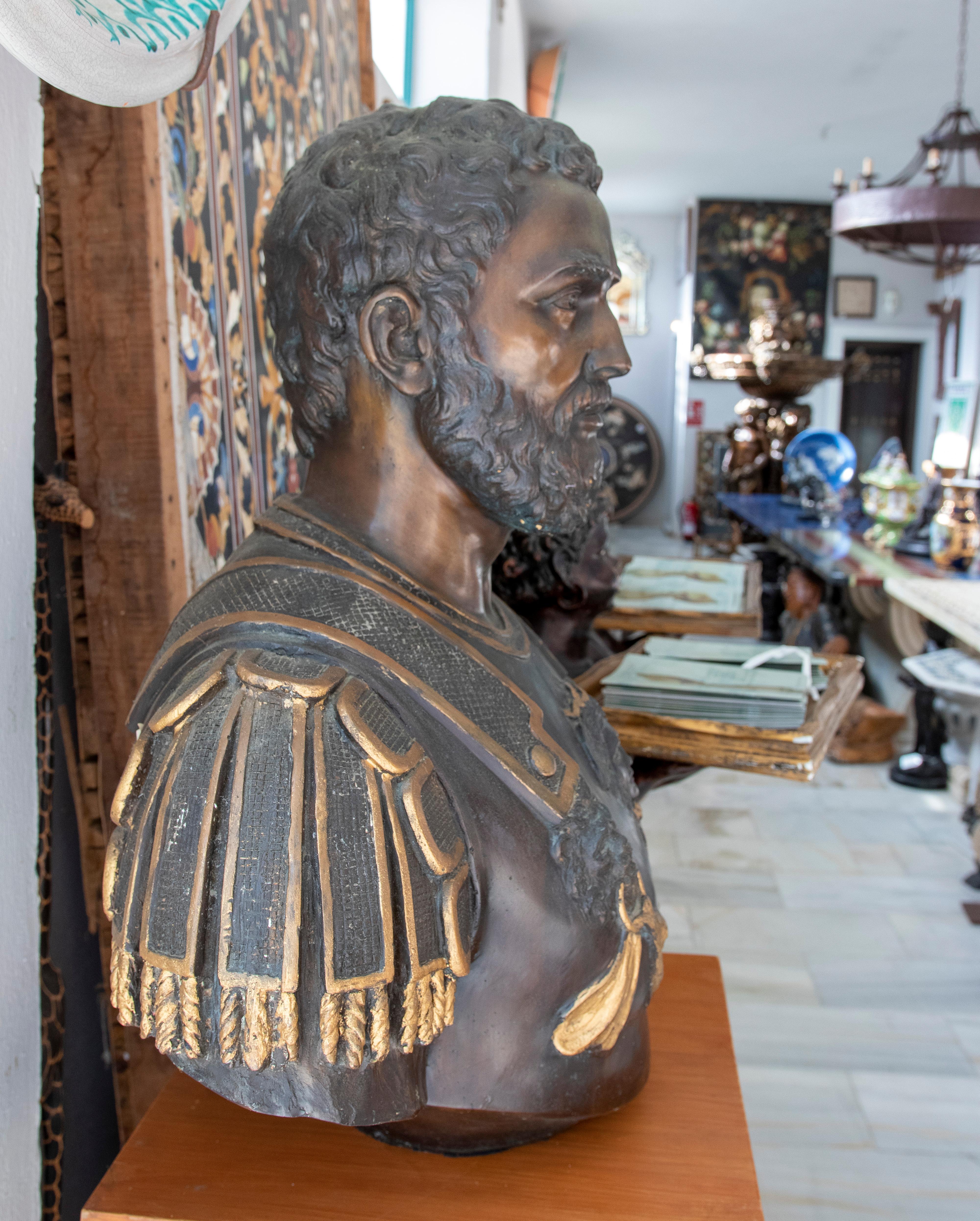 Klassische spanische 2-farbige Bronzebüste eines römischen Generals aus den 1990er Jahren, in Tee und goldener Patina.