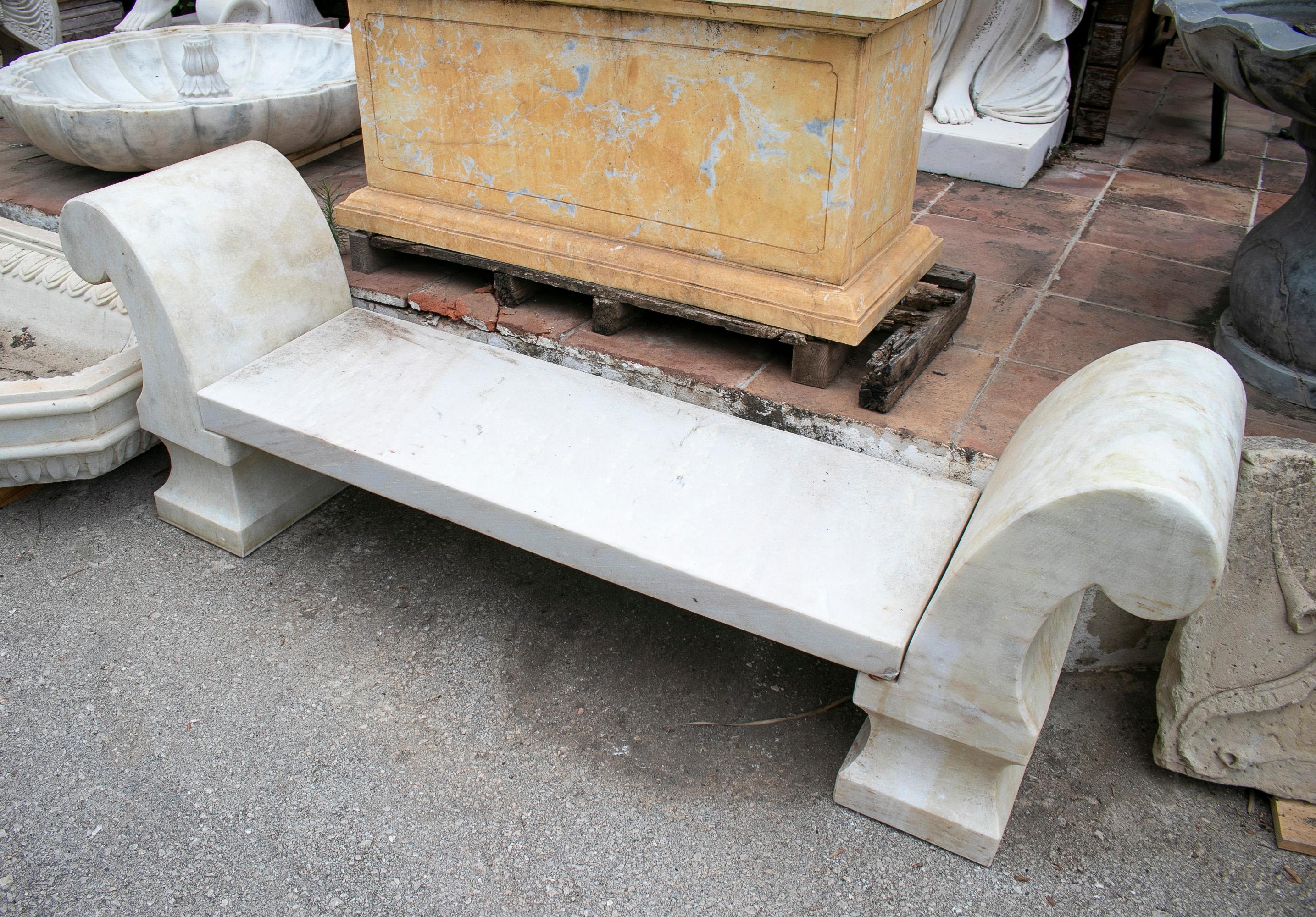 1990s Spanish Aged White Macael Marble Classical Garden Bench In Good Condition In Marbella, ES