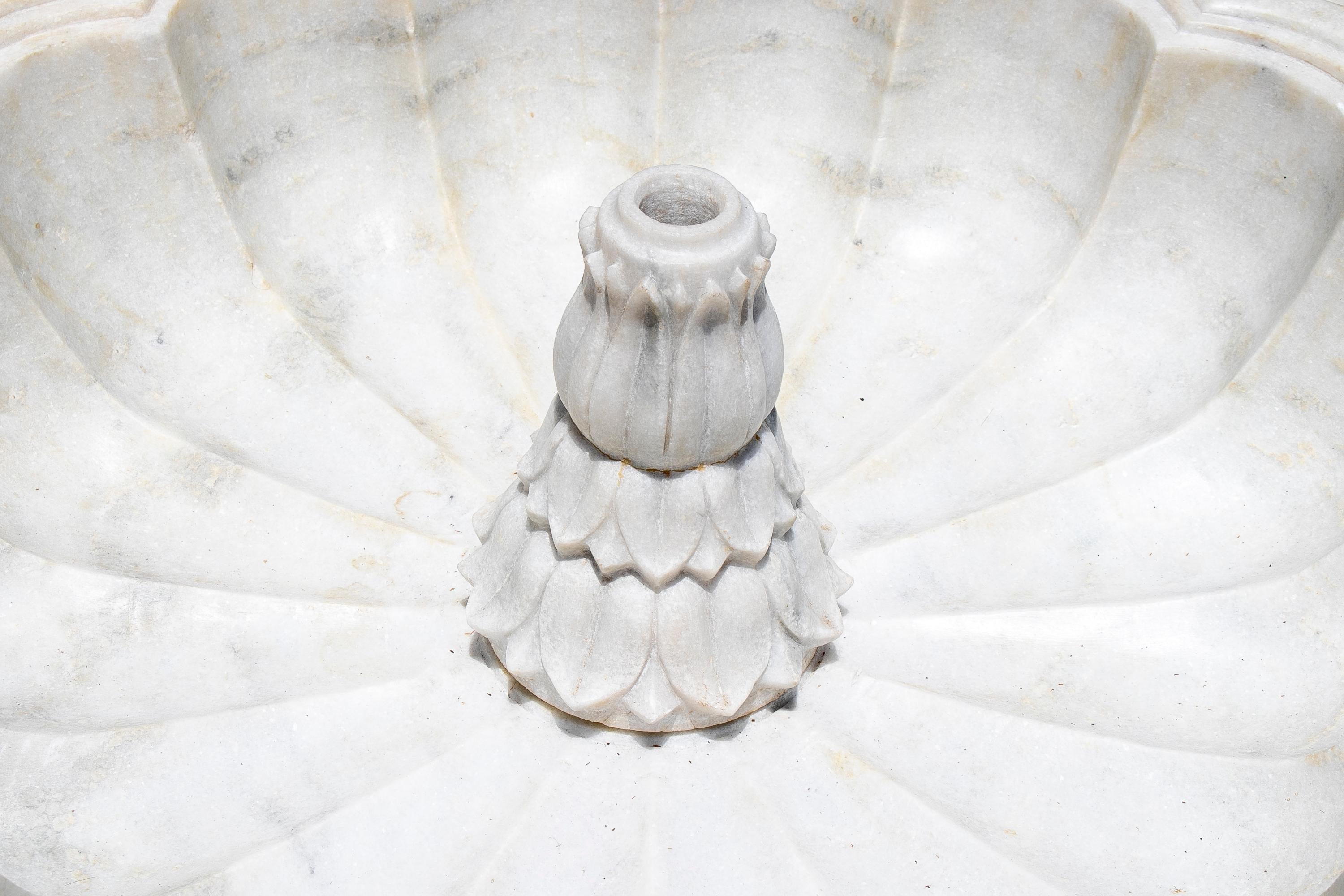 Spanischer „Alhambra“-Bodenbrunnen aus weißem Macael-Marmor, handgeschnitzt, 1990er Jahre im Angebot 4