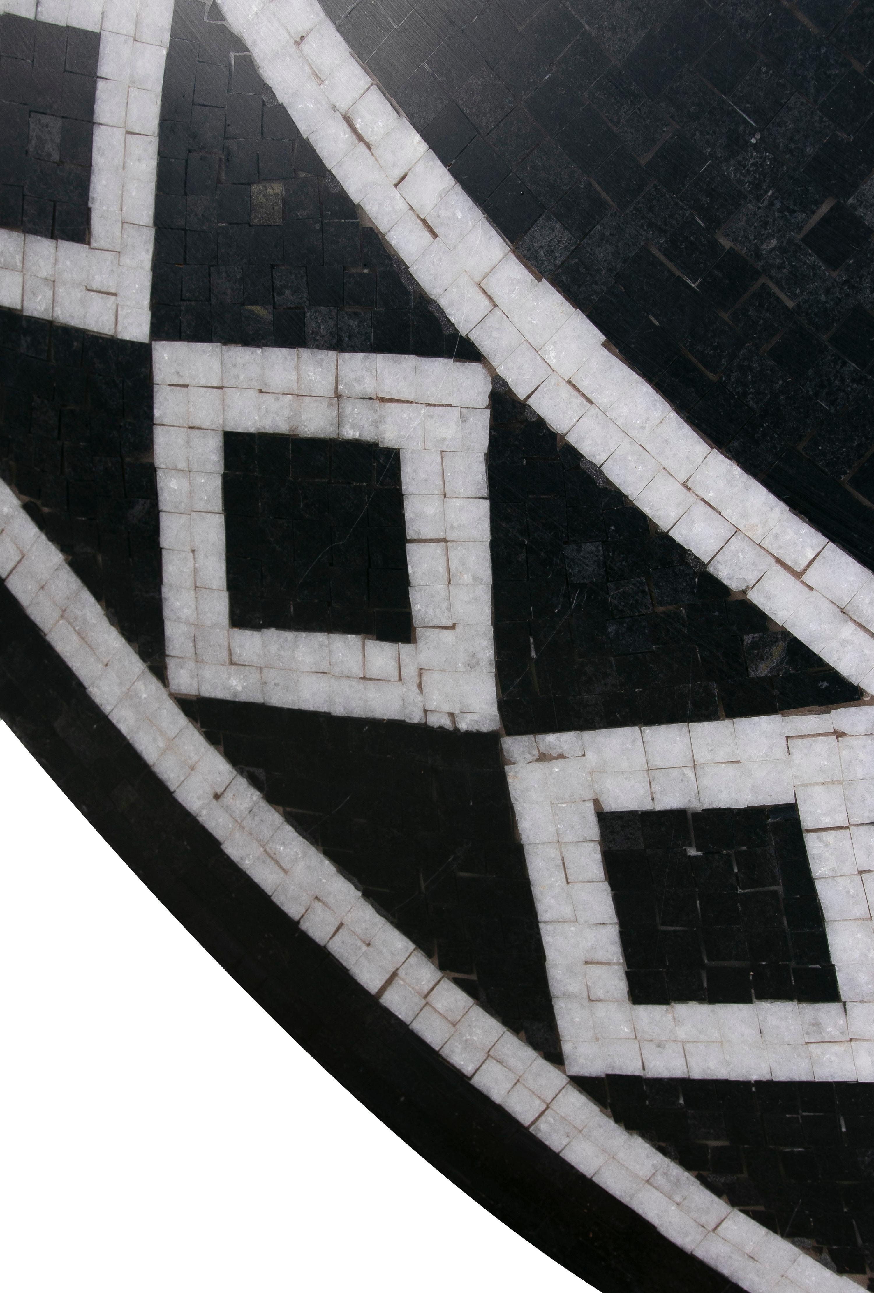 1990s Spanish Classical Roman Mosaic Round Black & White Marble Table Top For Sale 14