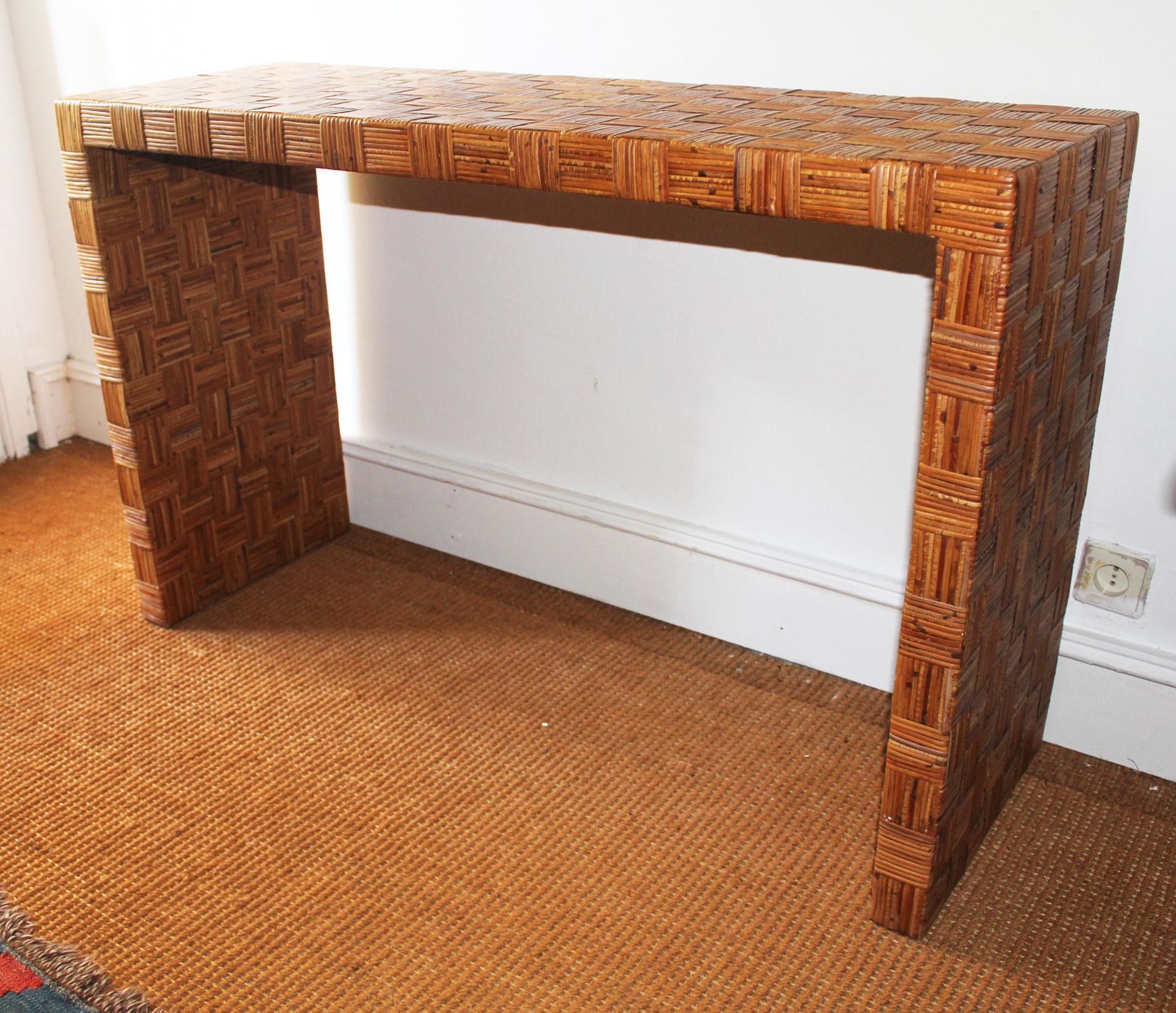 1990s Spanish Crisscross Wicker Console Table In Good Condition In Marbella, ES